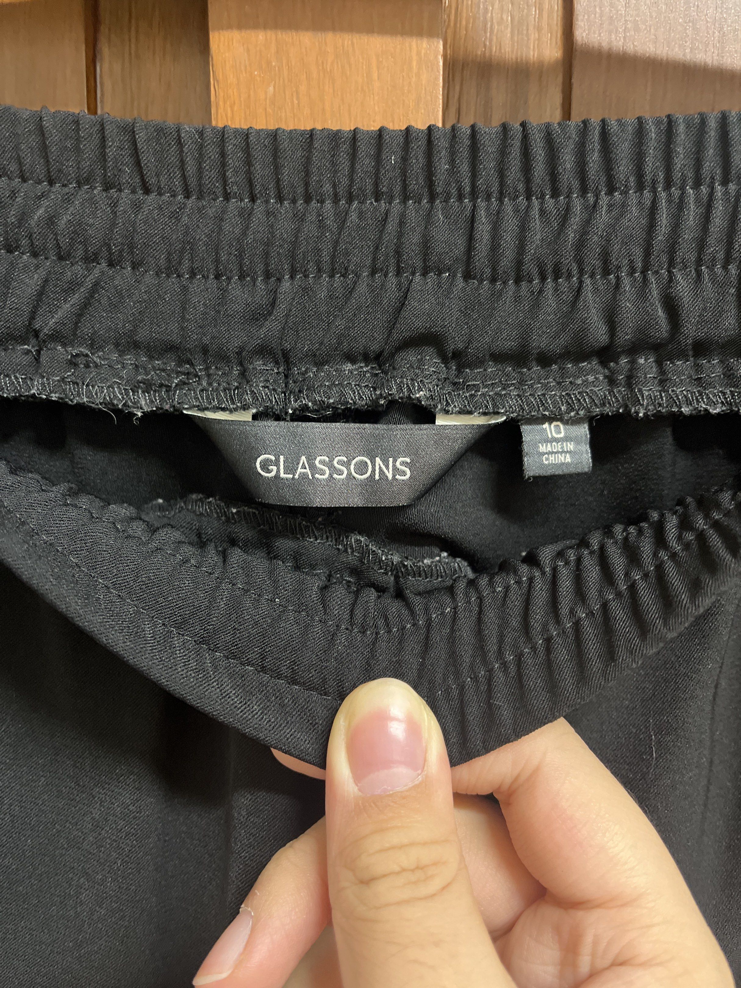 Glassons Black Culottes Pants Size 10 (Category: Other Bottoms) located in Muntinlupa City. Submitted by timttam (Listing ID 1419720777, Image 3). Description: - Glassons black culottes - Size 10 - Elastic waistband - Side pockets - Relaxed fit - Lightweight fabric - Made in China - Ideal for casual wear.