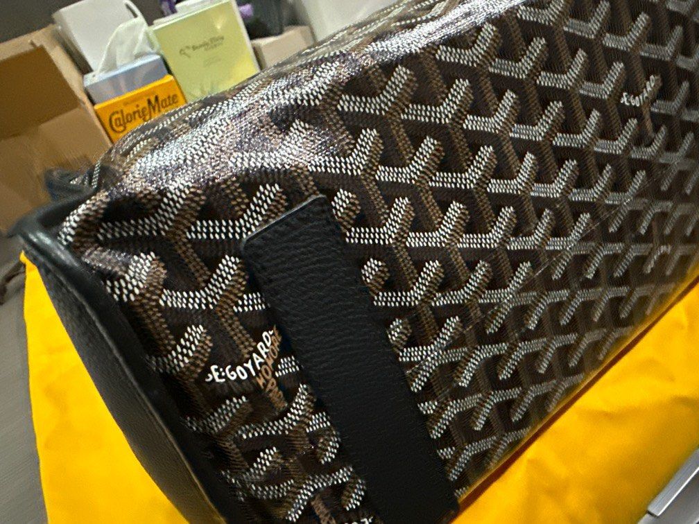 Goyard hardy PM tote bag (Category: Luxury Bags & Wallets) located in Makati City. Submitted by misstakes27 (Listing ID 1419611131, Image 3). Description: .