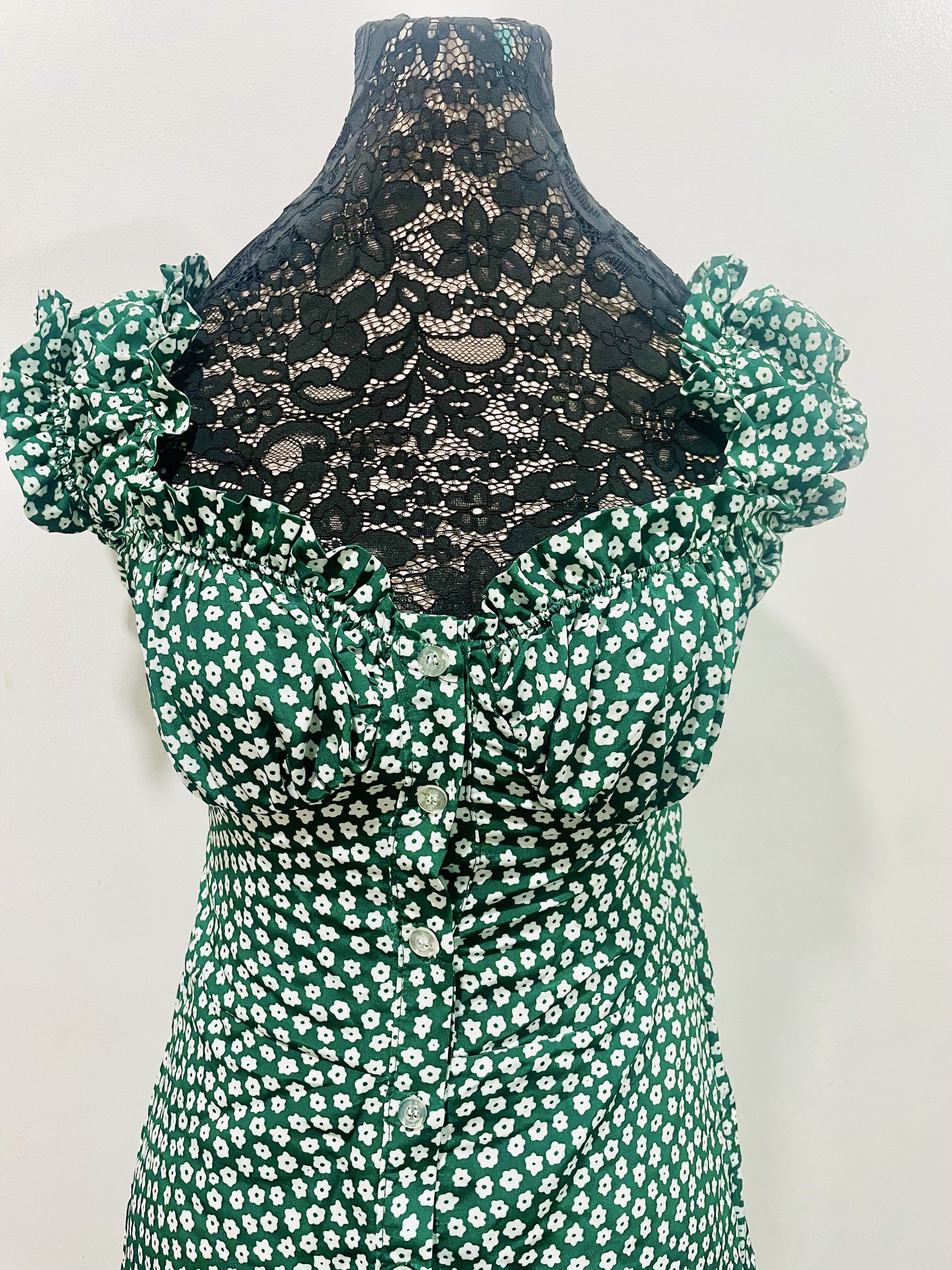 Green floral dress (Category: Dresses) located in San Juan City. Submitted by niqclassythrift (Listing ID 1419776438, Image 2). Description: New with tag What you see is what you get! Fits Medium to semi large.