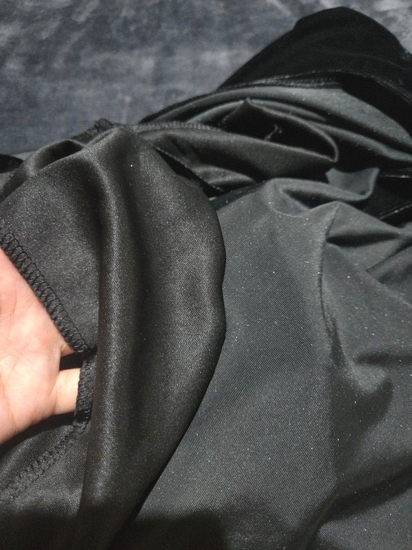 GU Black Velvet Skirt Large (Category: Skirts) located in Talisay. Submitted by wfh_declutters (Listing ID 1419639116, Image 3). Description: - GU black velvet skirt - Size: L - brand new, never been used.