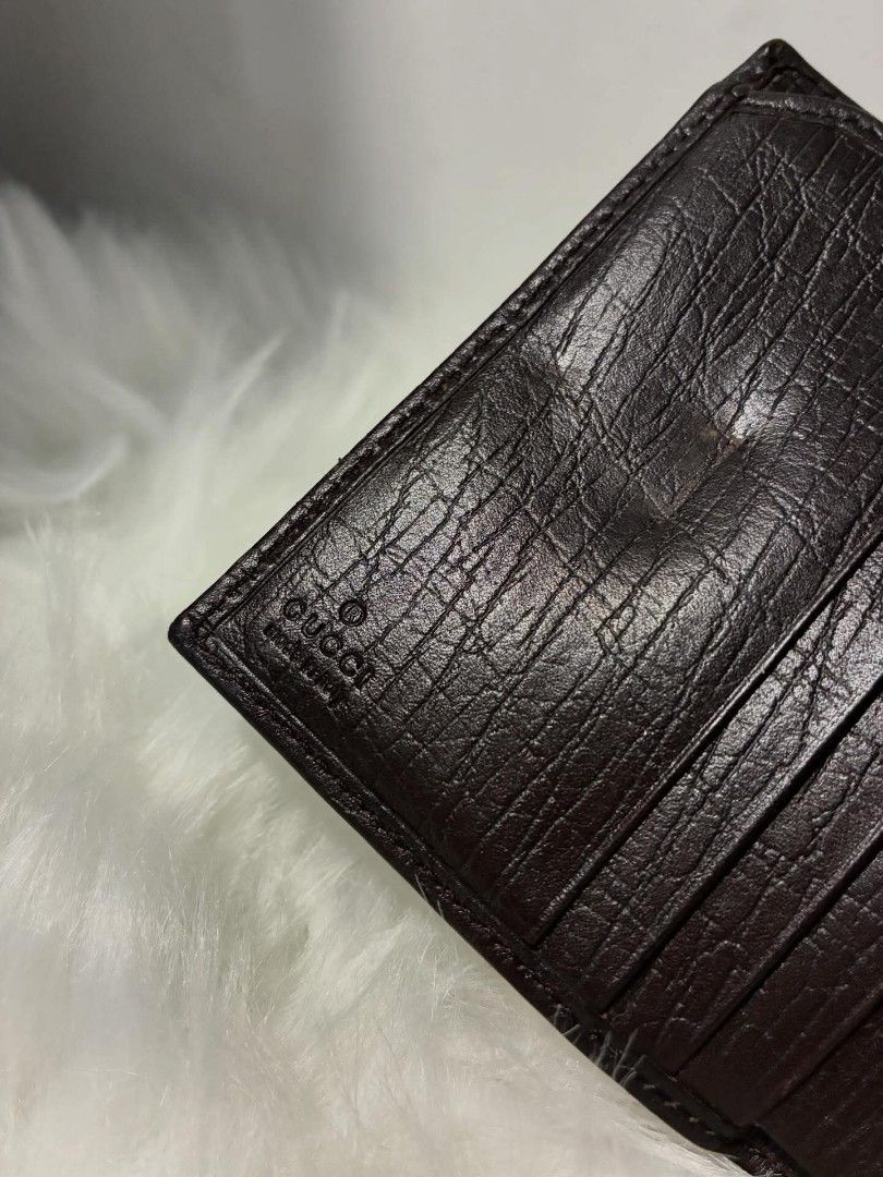 Gucci Horsebit Wallet (Category: Luxury Bags & Wallets) located in Bacolod City. Submitted by sh33natole.07 (Listing ID 1419740683, Image 3). Description: Canvas Horsebit Compact Wallet Condition: 8/10 💯 Authentic - Authentic Gucci Horsebit wallet - Iconic GG canvas and leather trim - Includes original box and paperwork - Gold-tone horsebit detail - Snap closure - Multiple card slots and compartments - Made in Italy ✅ Store Receipt ✅ With box ✅️