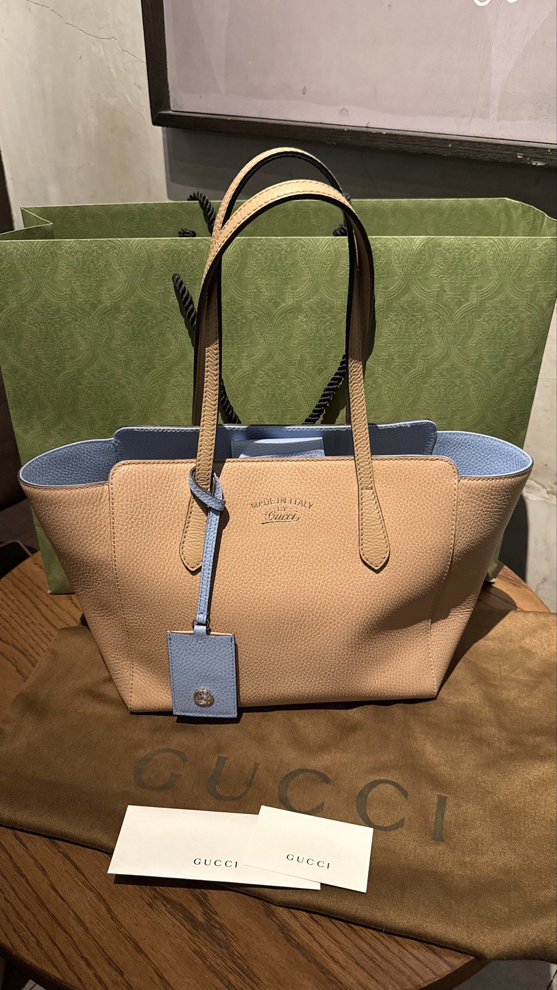 Gucci Swing Leather Tote Bag (Category: Luxury Bags & Wallets) located in Liliw. Submitted by alyssaarjona (Listing ID 1419741156, Image 1). Description: .