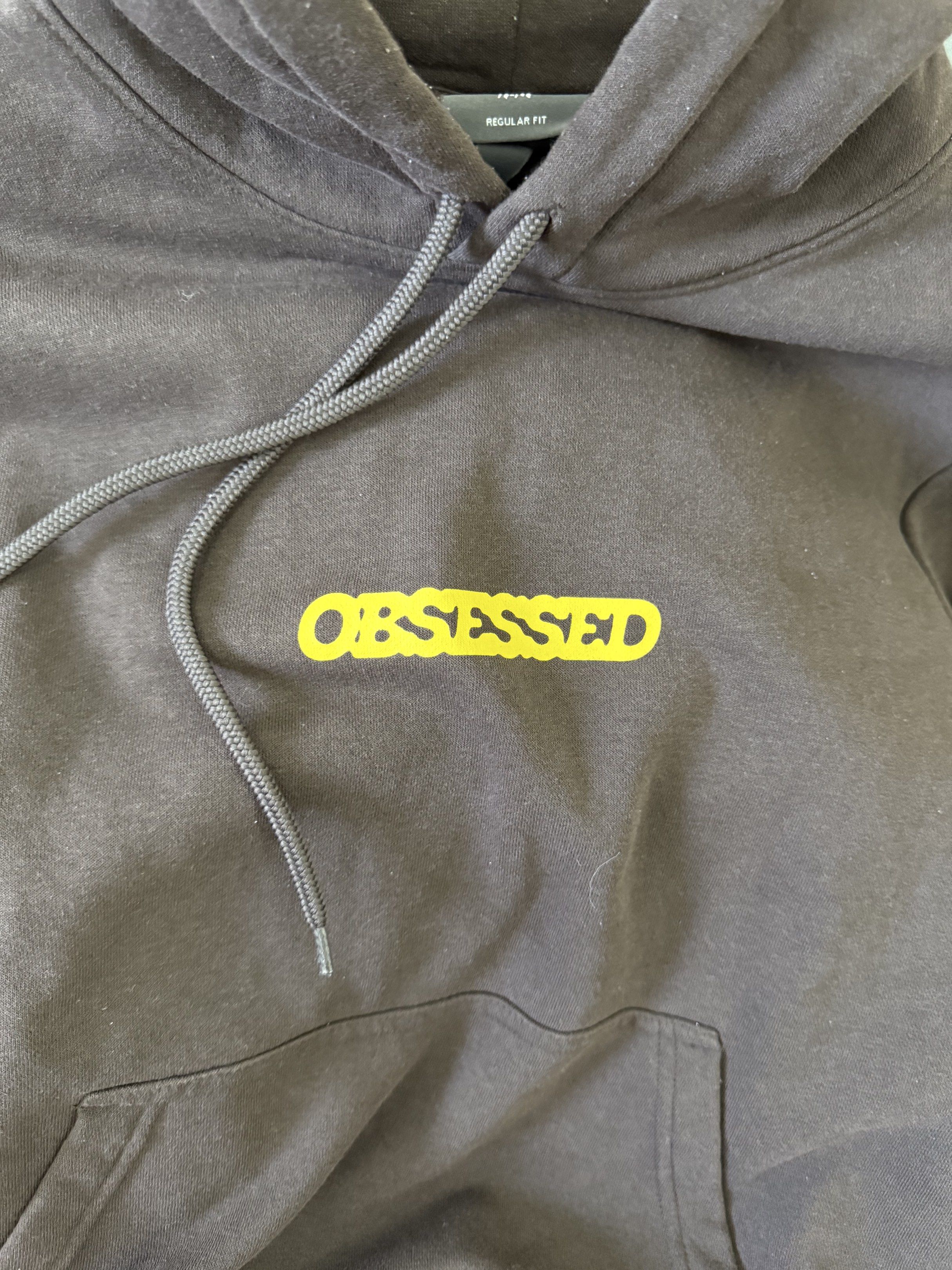 H&M Peanuts Hoodie (Category: Hoodies) located in Imus. Submitted by mbplph (Listing ID 1419709367, Image 3). Description: (H&M) Peanuts Hoodie Size on Tag: M Dimensions: L 25.5 IN ~ W 21 IN Color: Brown MEN BY PENNYLAINEPH PRICE: ₱749 ⚠️ SHIPPING NOT INCLUDED (PRICE + SF).