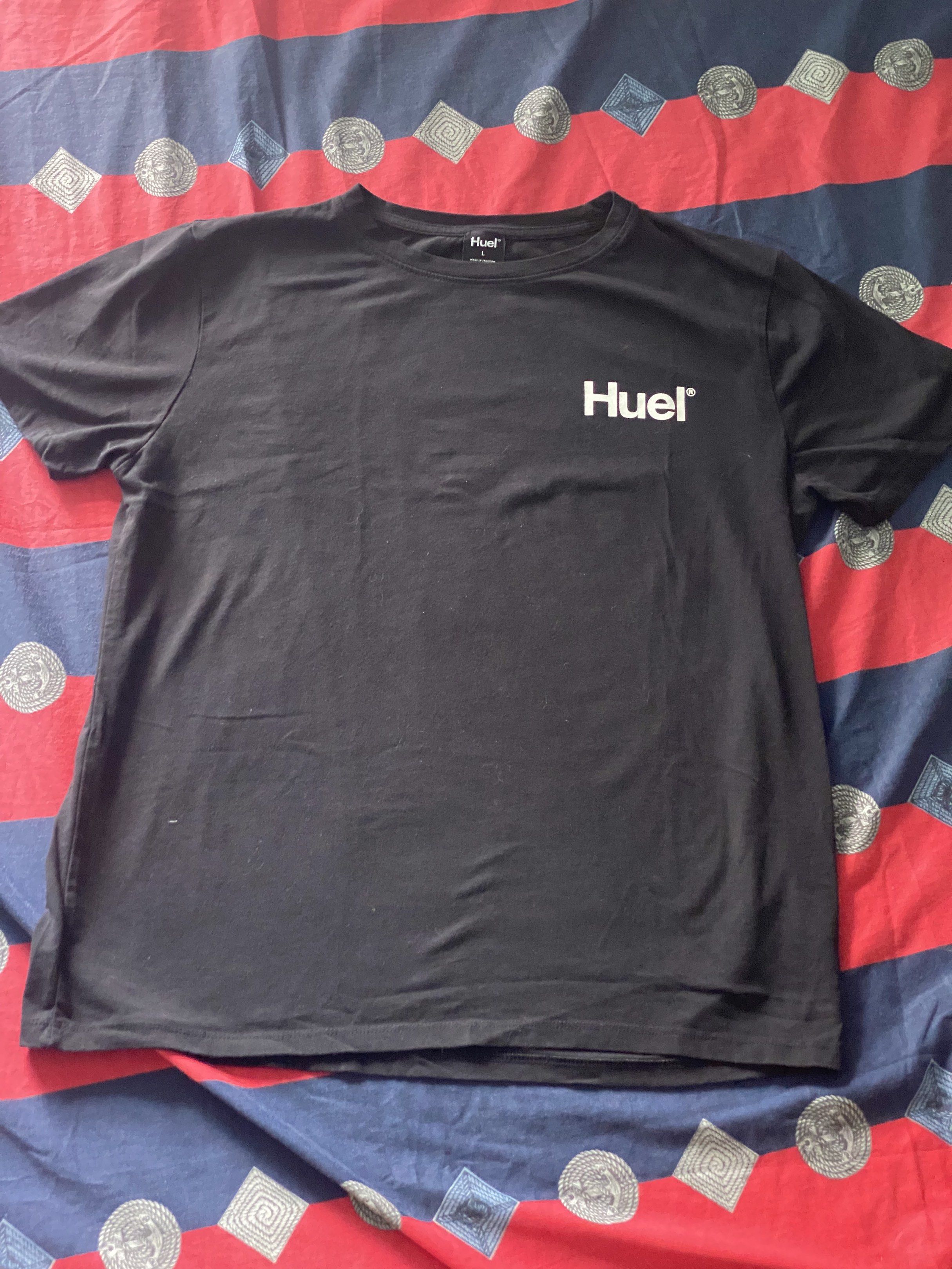 Huel Black T-shirt (Category: Tshirts & Polo Shirts ) located in Cebu City. Submitted by bred_bt (Listing ID 1419678625, Image 1). Description: - Huel T-shirt - Color: Black - Size: 4 - Features the Huel logo on the front - Made in Pakistan.