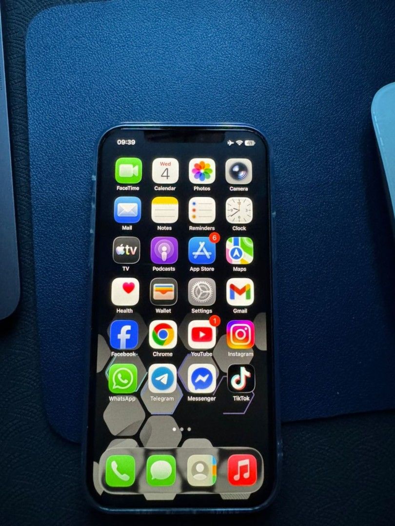 IP 12 (Category: iPhone 12 Series) located in Putrajaya. Submitted by fatinisamsudin19 (Listing ID 1419601849, Image 3). Description: To leggo, sbb jrg pakai dah. Ada fon lain. Boleh nego. Untuk nego, contact no ni ye Pn Syue 0133936015.