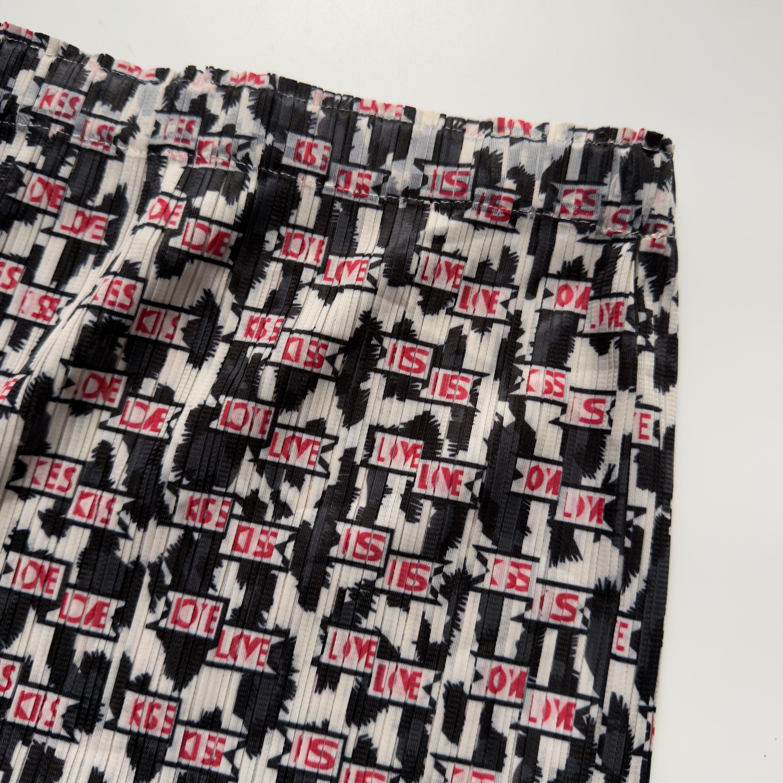 Issey Miyake Pleats Please Maxi Skirt (Category: Luxury Apparel) located in Manila. Submitted by babybella888 (Listing ID 1419688009, Image 2). Description: Size: XS-M Waist: Length: Flaw: None Condition: Excellent 🛒 stretchy 🛒 not guaranteed auth.