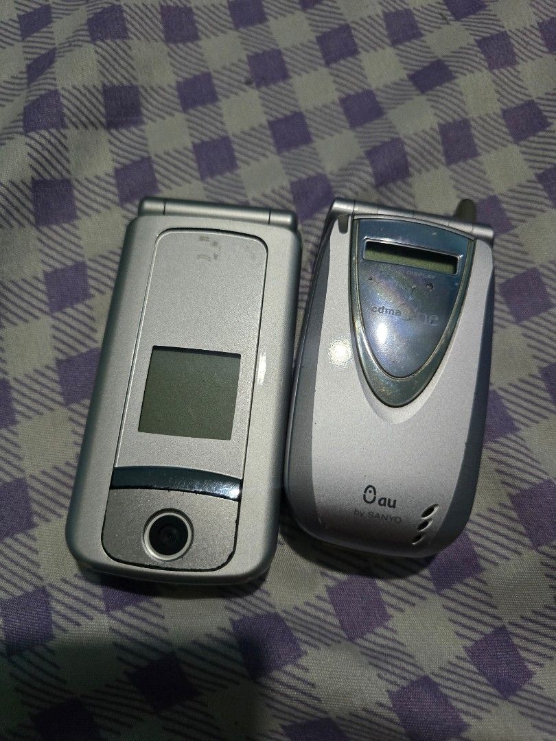Japanese Flip Phones (Category: Early Generation Mobile Phones) located in Magallanes. Submitted by lxxnlybxn (Listing ID 1419750260, Image 1). Description: -with battery but untested - sold as display - selling as is - no warranty.