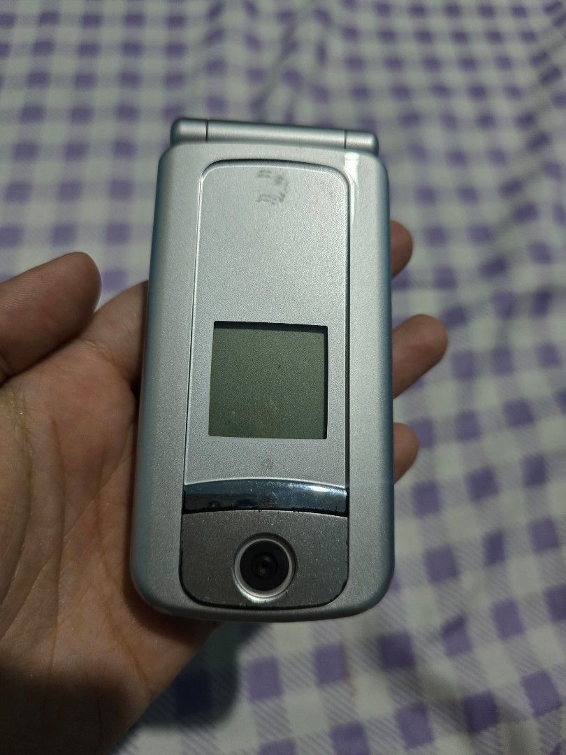 Japanese Flip Phones (Category: Early Generation Mobile Phones) located in Magallanes. Submitted by lxxnlybxn (Listing ID 1419750260, Image 2). Description: -with battery but untested - sold as display - selling as is - no warranty.