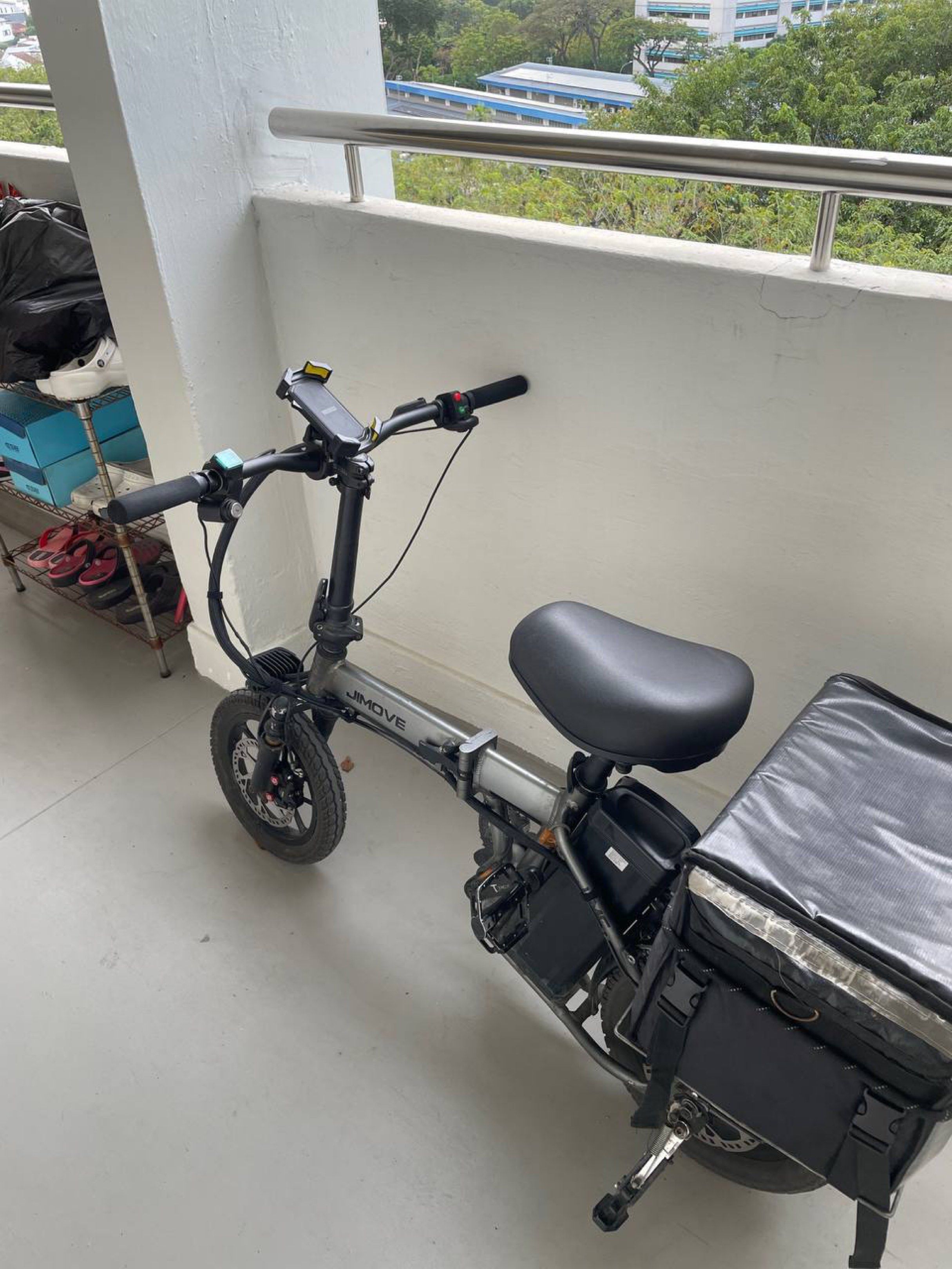 Jimove MC 48v full bike (Category: E-Scooters & E-Bikes) located in Singapore. Submitted by makanpetrol (Listing ID 1419716478, Image 2). Description: •Non-transferable• •25A controller in battery casing •250w motor •48v 15ah Amorge battery, comes with 3A charger. (External battery put in thermal bag) •Suspension front fork •Front XOD hydraulic brake, rear stock brakes. •Brand new 180mm rotors. •Motorwolf front light •Bar and stem in photo not in