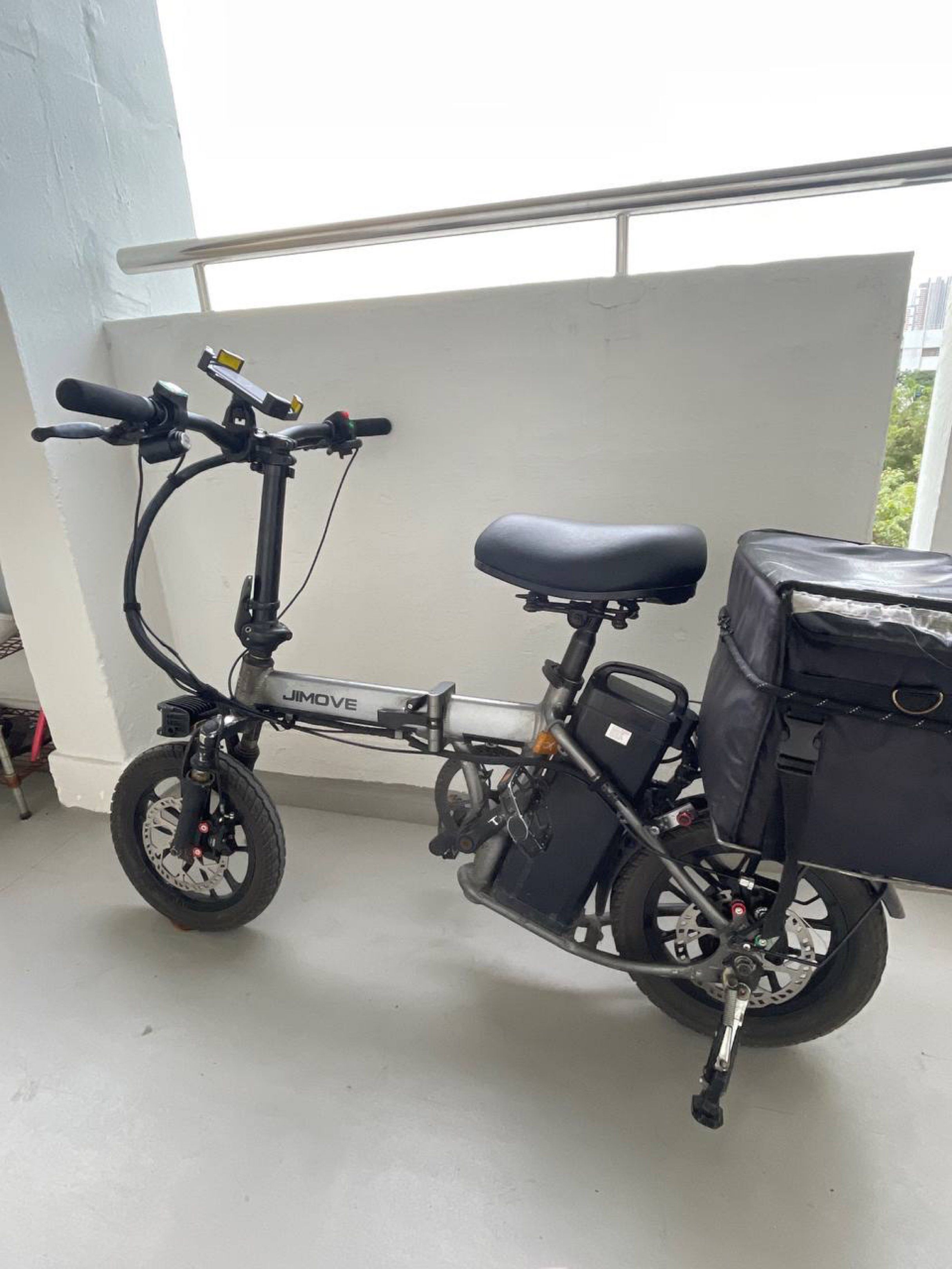 Jimove MC 48v full bike (Category: E-Scooters & E-Bikes) located in Singapore. Submitted by makanpetrol (Listing ID 1419716478, Image 1). Description: •Non-transferable• •25A controller in battery casing •250w motor •48v 15ah Amorge battery, comes with 3A charger. (External battery put in thermal bag) •Suspension front fork •Front XOD hydraulic brake, rear stock brakes. •Brand new 180mm rotors. •Motorwolf front light •Bar and stem in photo not in
