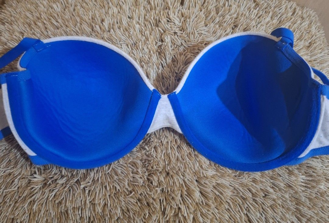 La Senza Bra 38D (Category: Undergarments & Loungewear) located in Rizal. Submitted by kline13 (Listing ID 1419695893, Image 3). Description: - La Senza bra - Color: Blue and gray - Blue straps and lining - Size: 38D (USA) - Closure: Hook-and-eye.