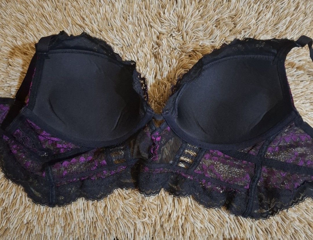 La Senza Lace Push Up Bra 32D (Category: Undergarments & Loungewear) located in Rizal. Submitted by kline13 (Listing ID 1419695781, Image 3). Description: Bralette features a beautiful lace design with purple accents. It has adjustable straps and a hook-and-eye closure at the back. The bra has a longline design with a lace trim along the bottom. The cups are padded for added support and shape. The color combination is black and purple..