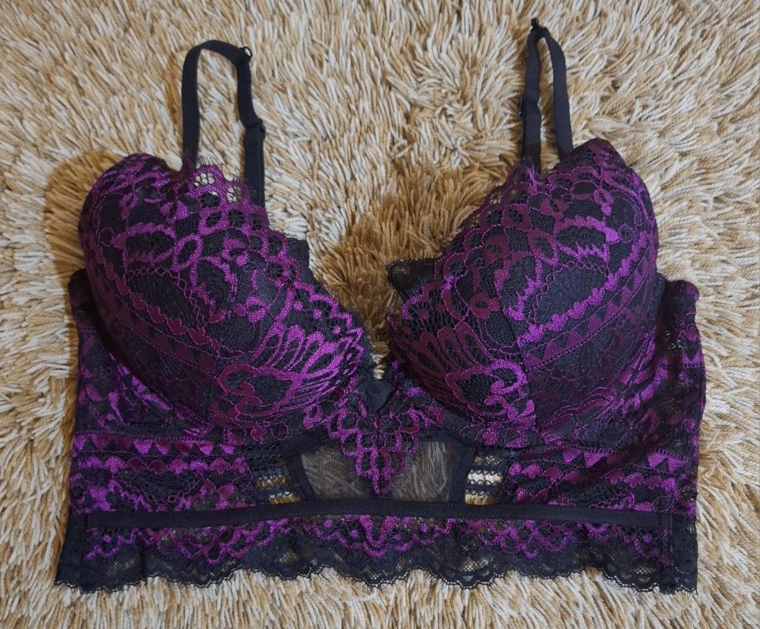 La Senza Lace Push Up Bra 32D (Category: Undergarments & Loungewear) located in Rizal. Submitted by kline13 (Listing ID 1419695781, Image 1). Description: Bralette features a beautiful lace design with purple accents. It has adjustable straps and a hook-and-eye closure at the back. The bra has a longline design with a lace trim along the bottom. The cups are padded for added support and shape. The color combination is black and purple..