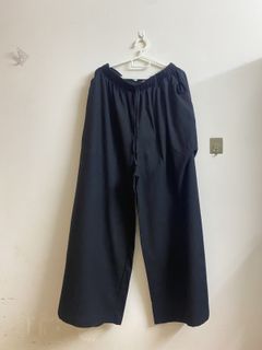 (Category: ) located in . Submitted by wardrobesofea (Listing ID 1419759625, Image 1). Description: .