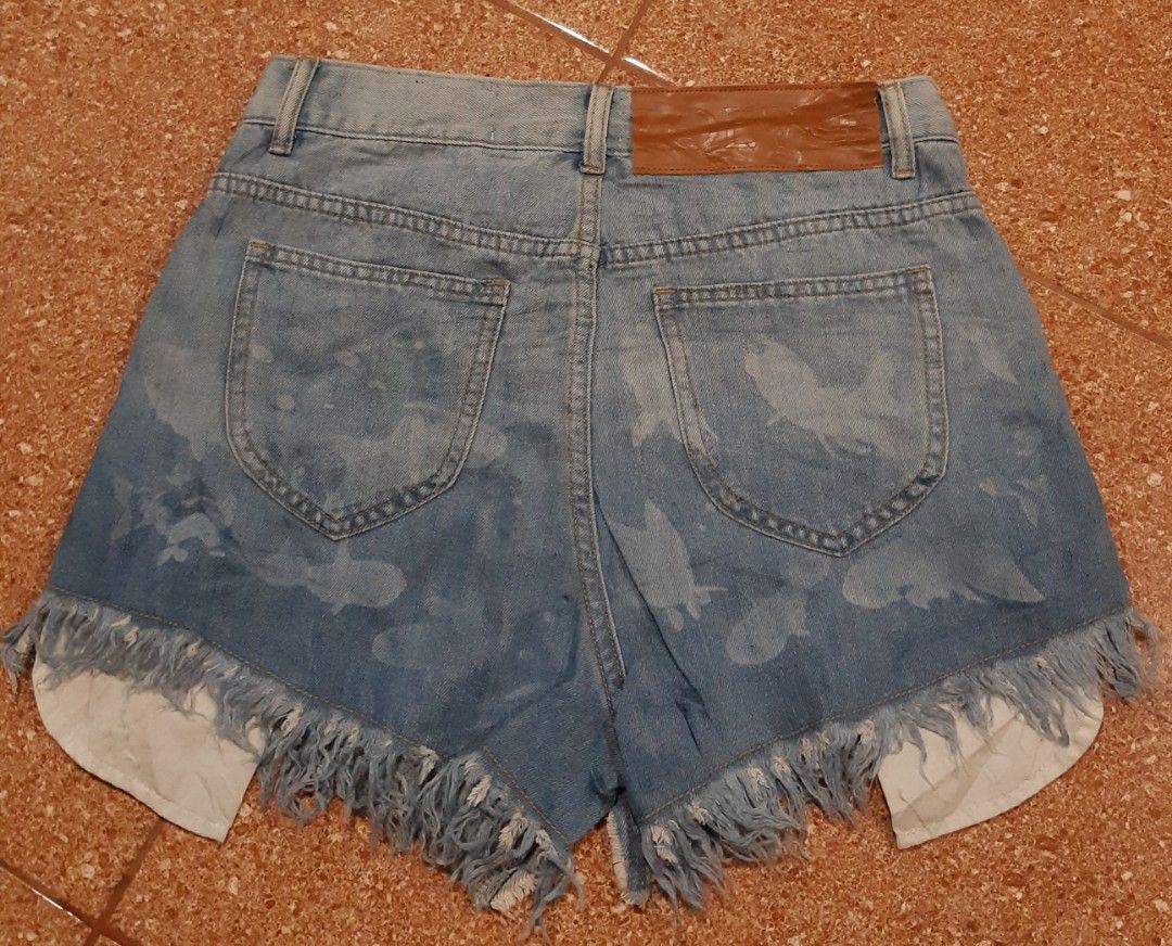 Loewe Fish-Print Denim Shorts (Category: Shorts) located in Malaybalay. Submitted by rielstuff (Listing ID 1419724406, Image 3). Description: - Loewe denim shorts - Unique fish print design - High-rise waist - Frayed hem - Button closure - Classic five-pocket styling - Loewe logo detail - Light blue wash - White fish print.