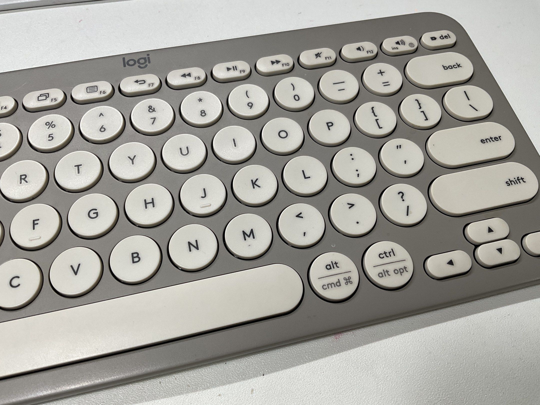Logitech K380 (Category: Computer Keyboard) located in Ipoh. Submitted by ostracioncubicus (Listing ID 1419749021, Image 2). Description: Model: Logitech K380 Connectivity: Bluetooth 3 devices, Supports: Windows / iOS Batteries: AAA x 2pcs Colour: Grey / Sand Reason for selling: No number pad Condition: Seldom used, clean, No box, no warranty. Deal method: Best if you can bring your device to test before you buy. .