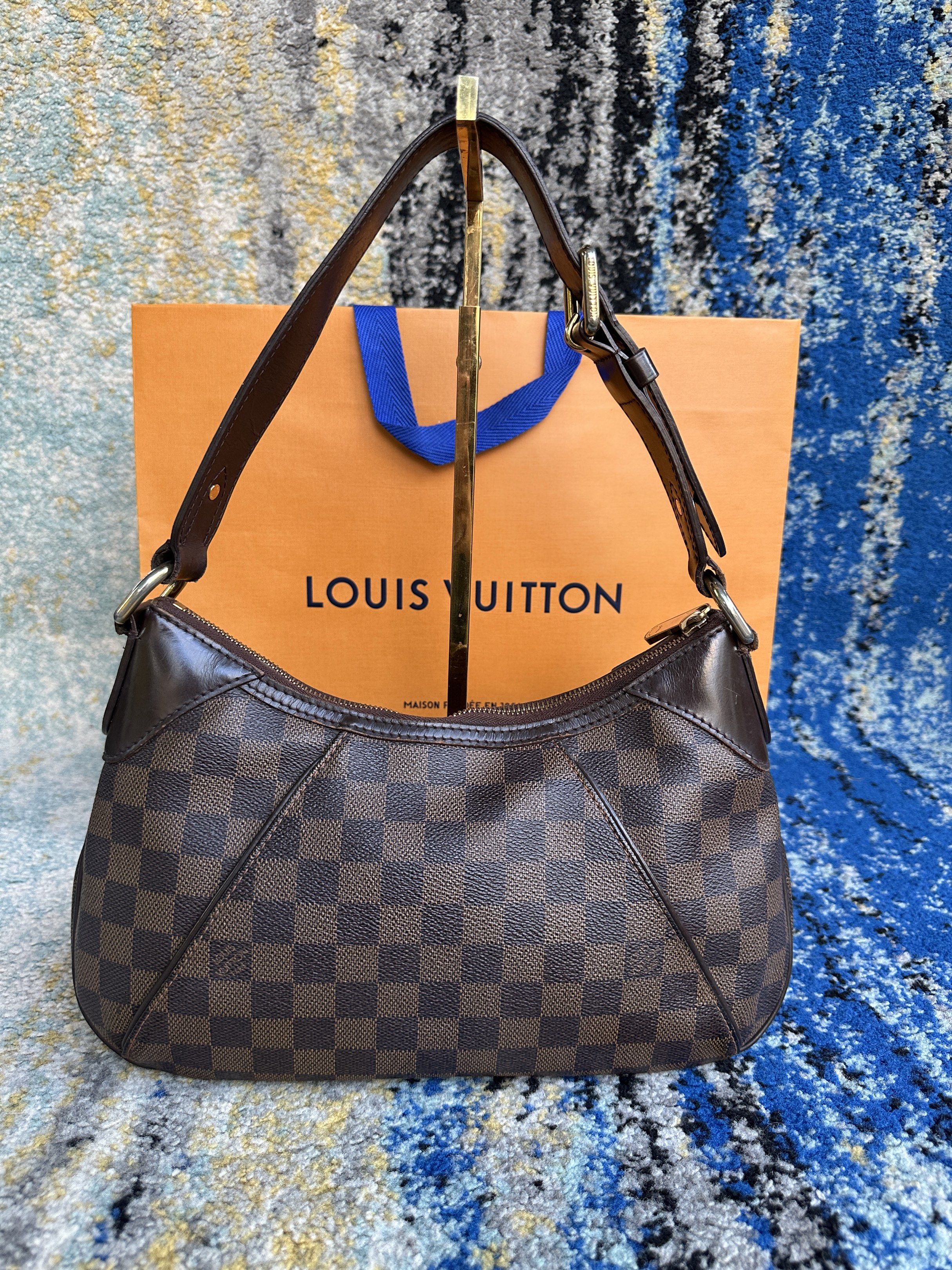 Louis Vuitton Thames Damier Ebene (Category: Luxury Bags & Wallets) located in Paranaque City. Submitted by changingclassic (Listing ID 1419629545, Image 2). Description: -Louis Vuitton Thames Damier Ebene - Authentic 💯 -With entrupy - Classic shoulder bag design. - Spacious interior you can put many things - I can send video for the condition -Slightly nego Dm for Interested.