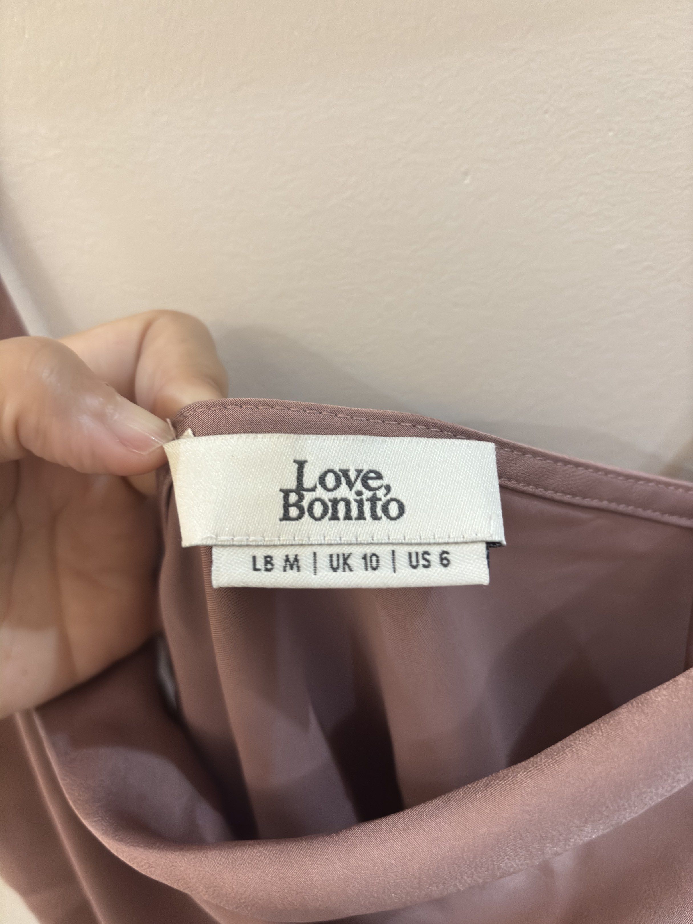 Love, Bonito Cowl Neck Top (Category: Sleeveless) located in Agdangan. Submitted by mics01 (Listing ID 1419674371, Image 3). Description: - Love, Bonito top - Dusty rose color - Cowl neck and spaghetti straps - Size: M (UK 10, US 6) - Silky material.