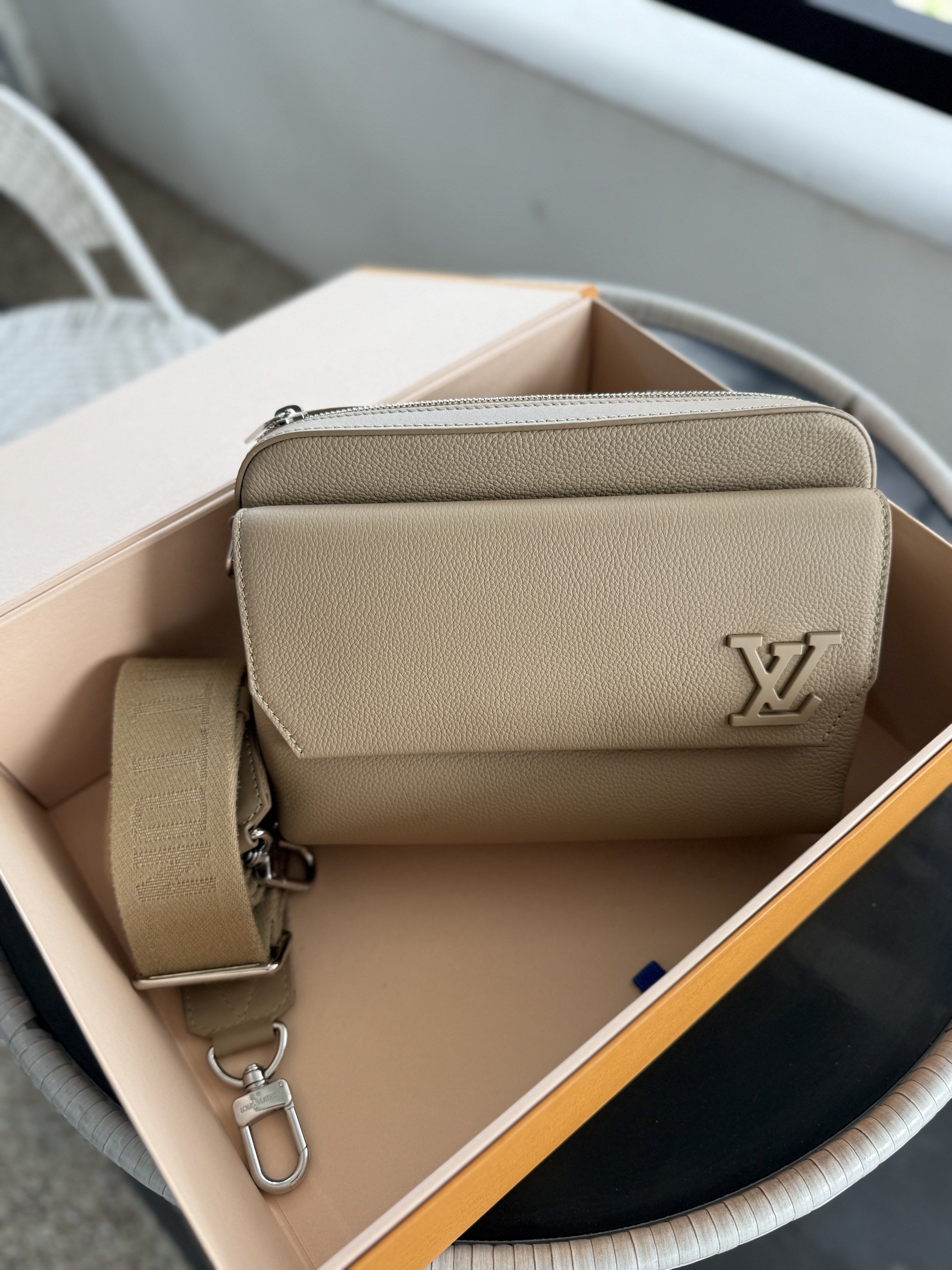 LV FASTLINE MESSENGER BEIGE (Category: Luxury Bags & Wallets) located in Las Pinas. Submitted by jlsluxuryfinds (Listing ID 1419662633, Image 1). Description: LV FASTLINE MESSENGER BEIGE Microchipped Complete no receipt 📍Laspiñas.