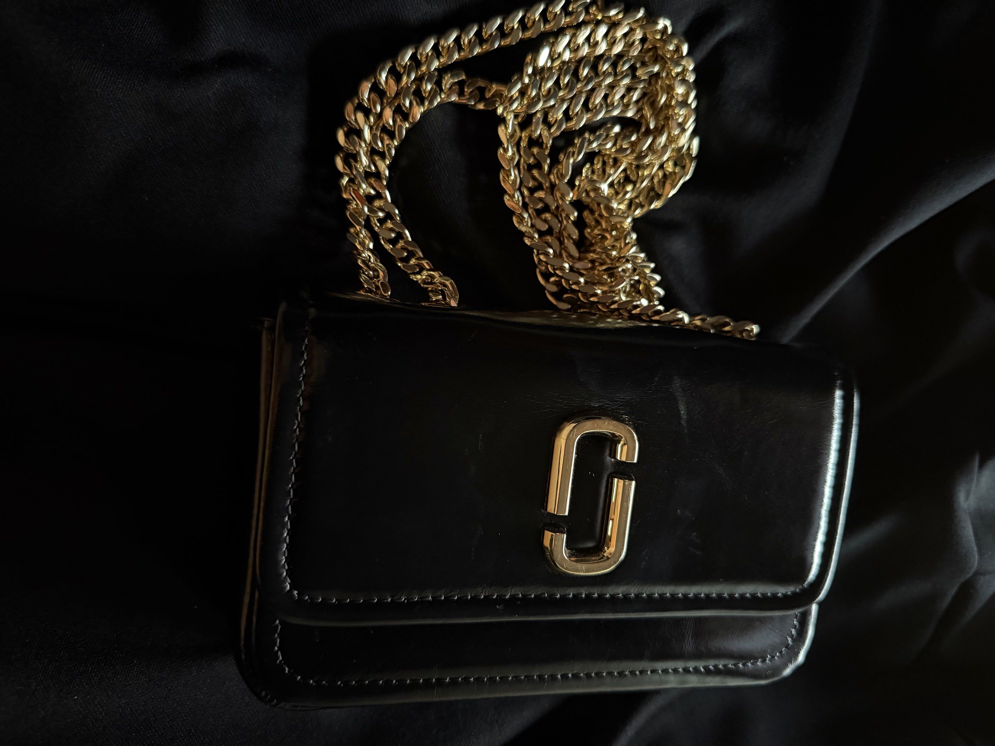 Marc Jacobs Black Chain Bag (Category: Luxury Bags & Wallets) located in Manila. Submitted by akosimima (Listing ID 1419688844, Image 3). Description: - Black Marc Jacobs chain bag - Gold-tone chain strap and hardware - Flap closure with logo detail - Interior with card slots - Made of glossy material - Classic and stylish.