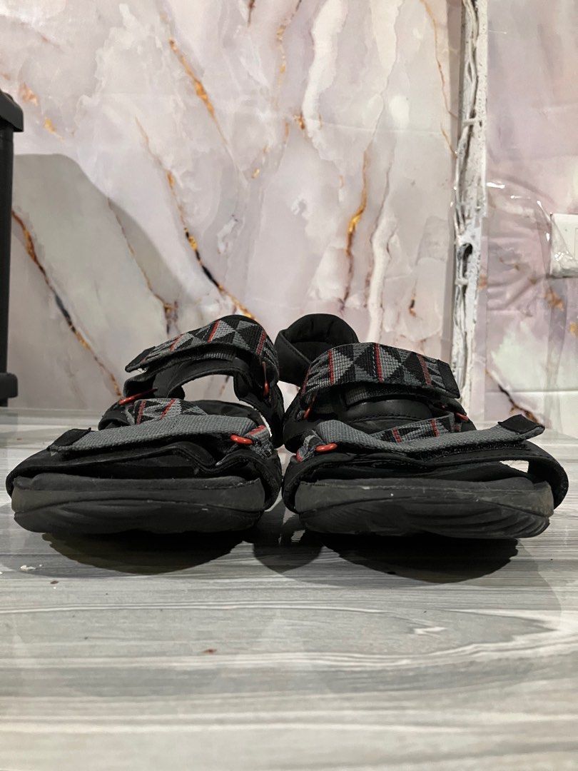 MERRELL BLACK MENS SANDALS SIZE 9 MEN (Category: Sneakers) located in General Mariano Alvarez. Submitted by adonid (Listing ID 1419643980, Image 3). Description: MERRELL MENS BLACK SANDALS ORIGINAL MERRELL MENS BLACK SANDALS GOOD CONDITION NORMAL SIGN OF USAGE ONLY SIZE 9 MEN.