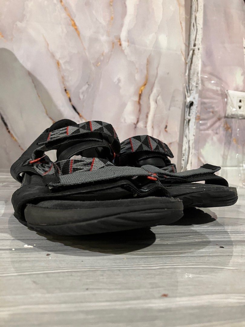 MERRELL BLACK MENS SANDALS SIZE 9 MEN (Category: Sneakers) located in General Mariano Alvarez. Submitted by adonid (Listing ID 1419643980, Image 2). Description: MERRELL MENS BLACK SANDALS ORIGINAL MERRELL MENS BLACK SANDALS GOOD CONDITION NORMAL SIGN OF USAGE ONLY SIZE 9 MEN.