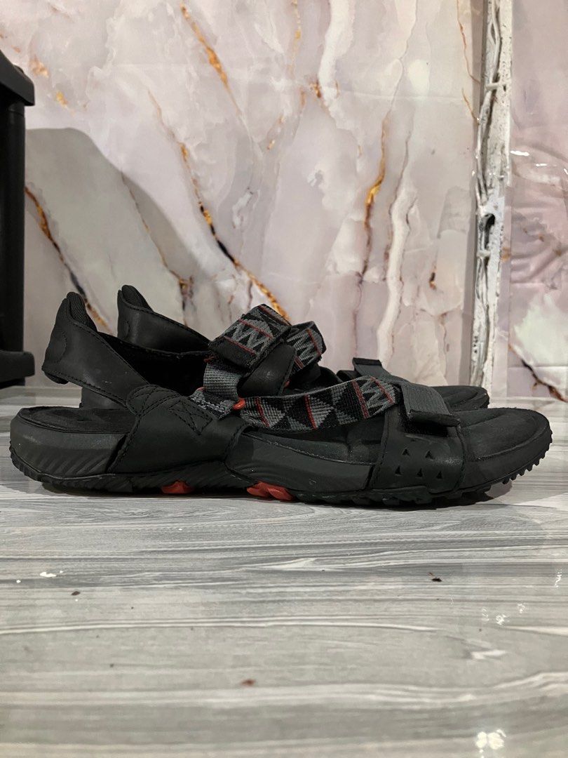 MERRELL BLACK MENS SANDALS SIZE 9 MEN (Category: Sneakers) located in General Mariano Alvarez. Submitted by adonid (Listing ID 1419643980, Image 1). Description: MERRELL MENS BLACK SANDALS ORIGINAL MERRELL MENS BLACK SANDALS GOOD CONDITION NORMAL SIGN OF USAGE ONLY SIZE 9 MEN.