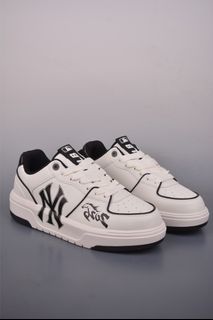 (Category: ) located in . Submitted by outlet.sneaker.shop (Listing ID 1419605959, Image 1). Description: .