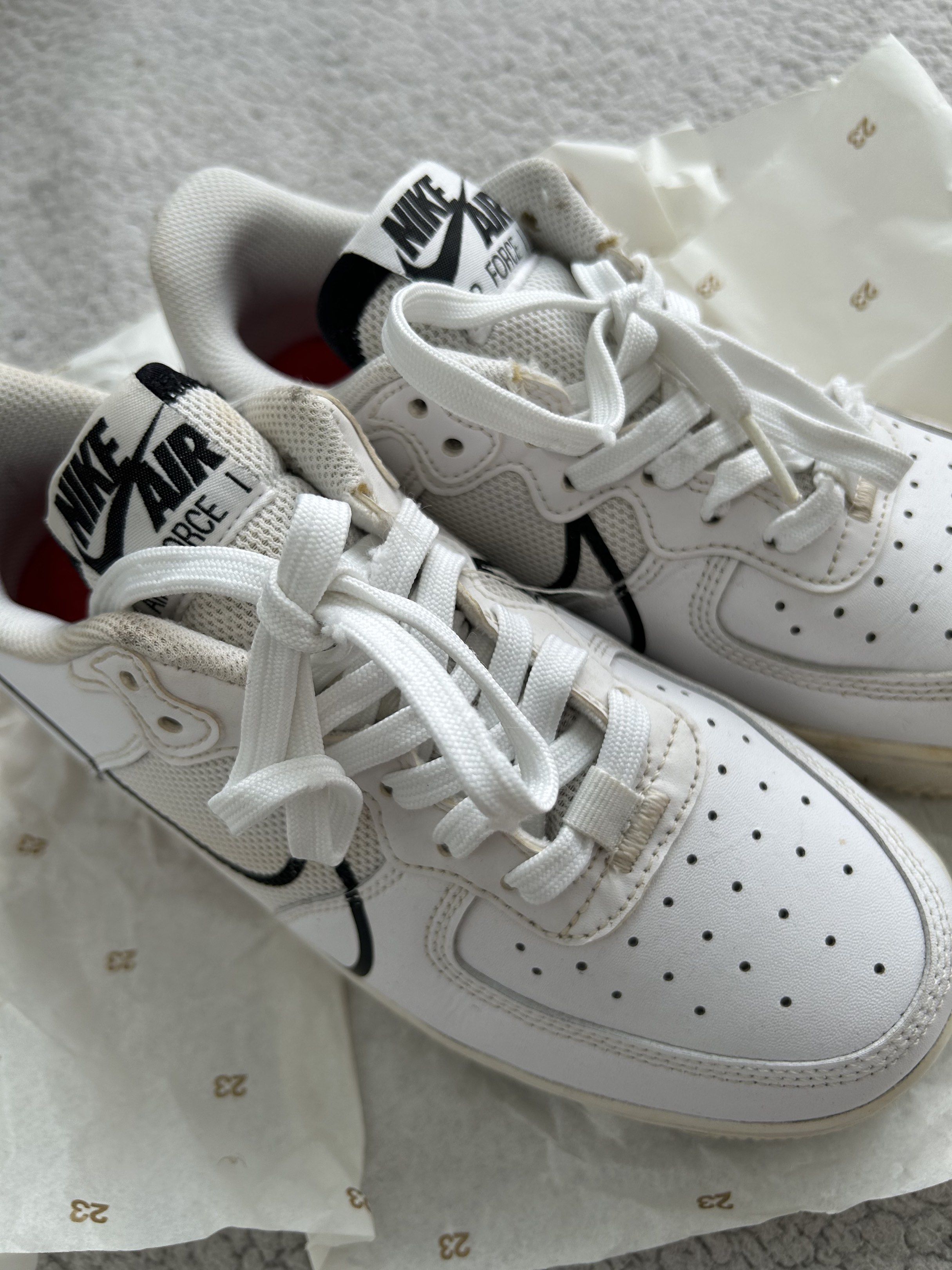 nike air force 1 react in white/black/university red (Category: Sneakers) located in Rizal. Submitted by curatedbylima (Listing ID 1419669788, Image 3). Description: nike air force 1 react in white/black/university red - preloved - needs cleaning - with stain & flaws, see photos. - replacement box can be provided 📦 size: EU 37.5 / US 5Y / 23.5cm PHP 890 modes of payment 💰 gcash 💰 gotyme 💰 maribank TERMS & CONDITIONS: 1. PAY WITHIN 24 HOURS. 2