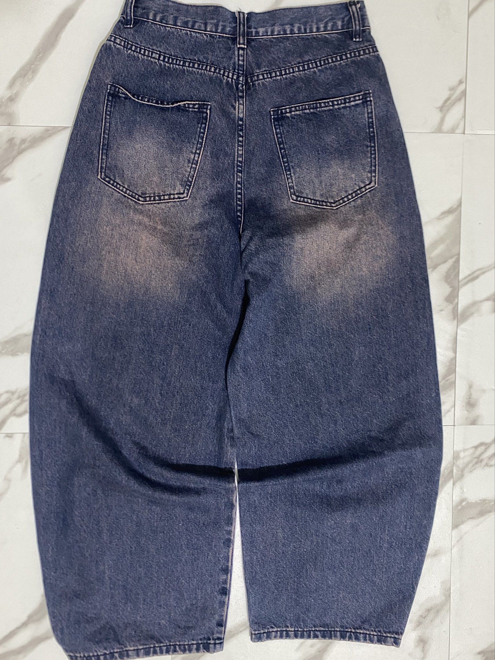 Offset Baggy Jeans (Category: Jeans) located in Meycauayan. Submitted by darille_tulip (Listing ID 1419725093, Image 2). Description: • Waist: 28” • Thigh: 14” • Length: 40” • Leg Hole: 10” • Fit: Baggy / Wide-Leg.