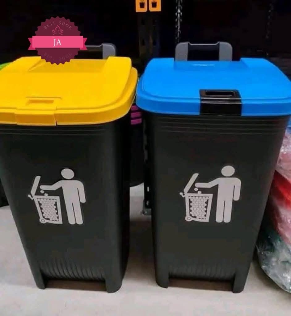 Orocan Trash Can with Wheels 80L (Category: Storage Boxes & Baskets) located in Manila. Submitted by yzlshop (Listing ID 1419589552, Image 2). Description: - Orocan 80-liter trash cans - Available in various lid colors - Equipped with wheels for easy movement - Features a convenient handle - Includes graphic for proper waste disposal - Durable design for indoor and outdoor use.