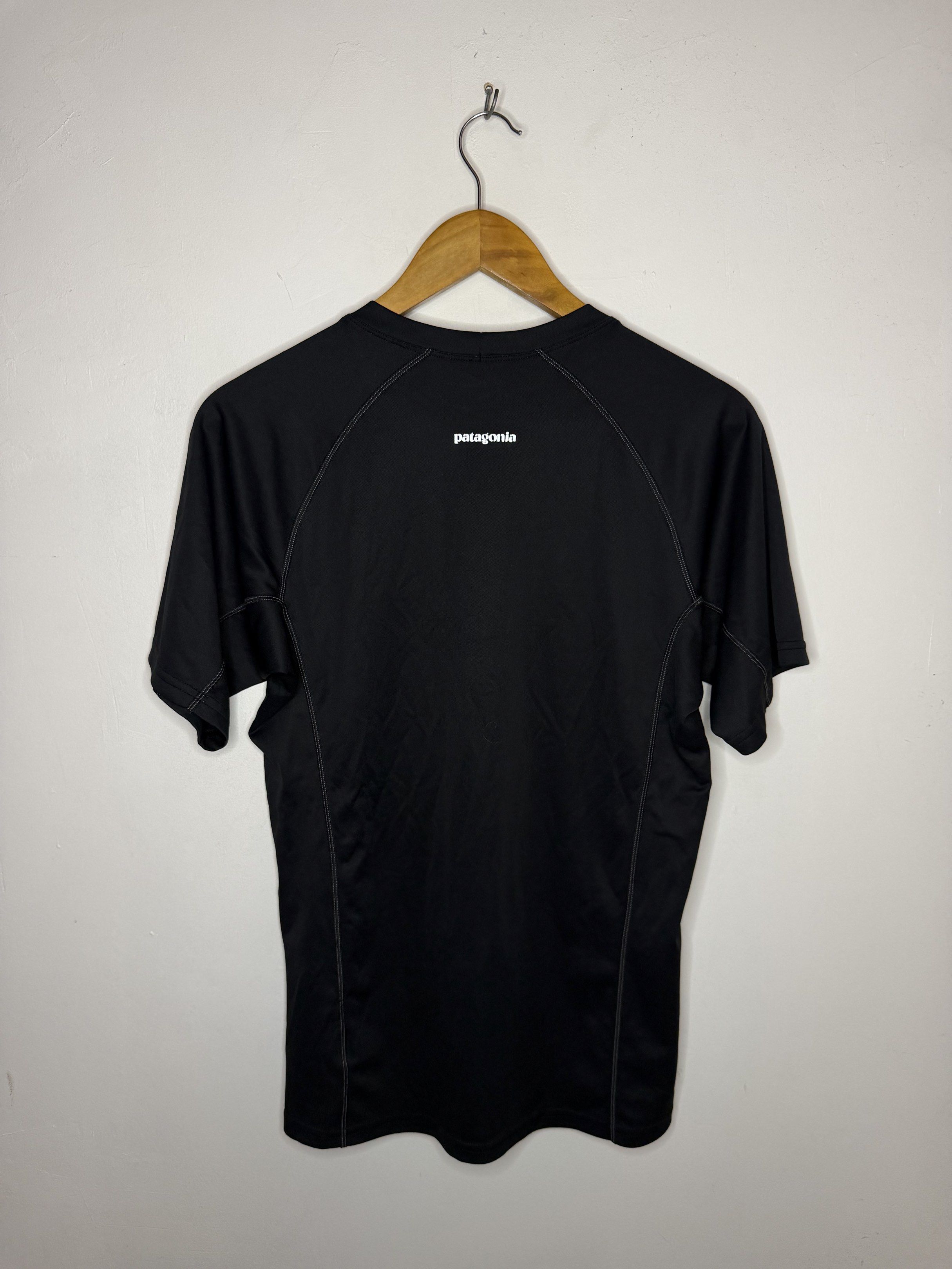 Patagonia Drifit Shirt (Black) (Category: Tshirts & Polo Shirts ) located in Manila. Submitted by jcarchives14 (Listing ID 1419653068, Image 2). Description: Patagonia Drifit Shirt Black Fits Medium to Small Excellent condition Php1,500 Message me for more details 🔑.