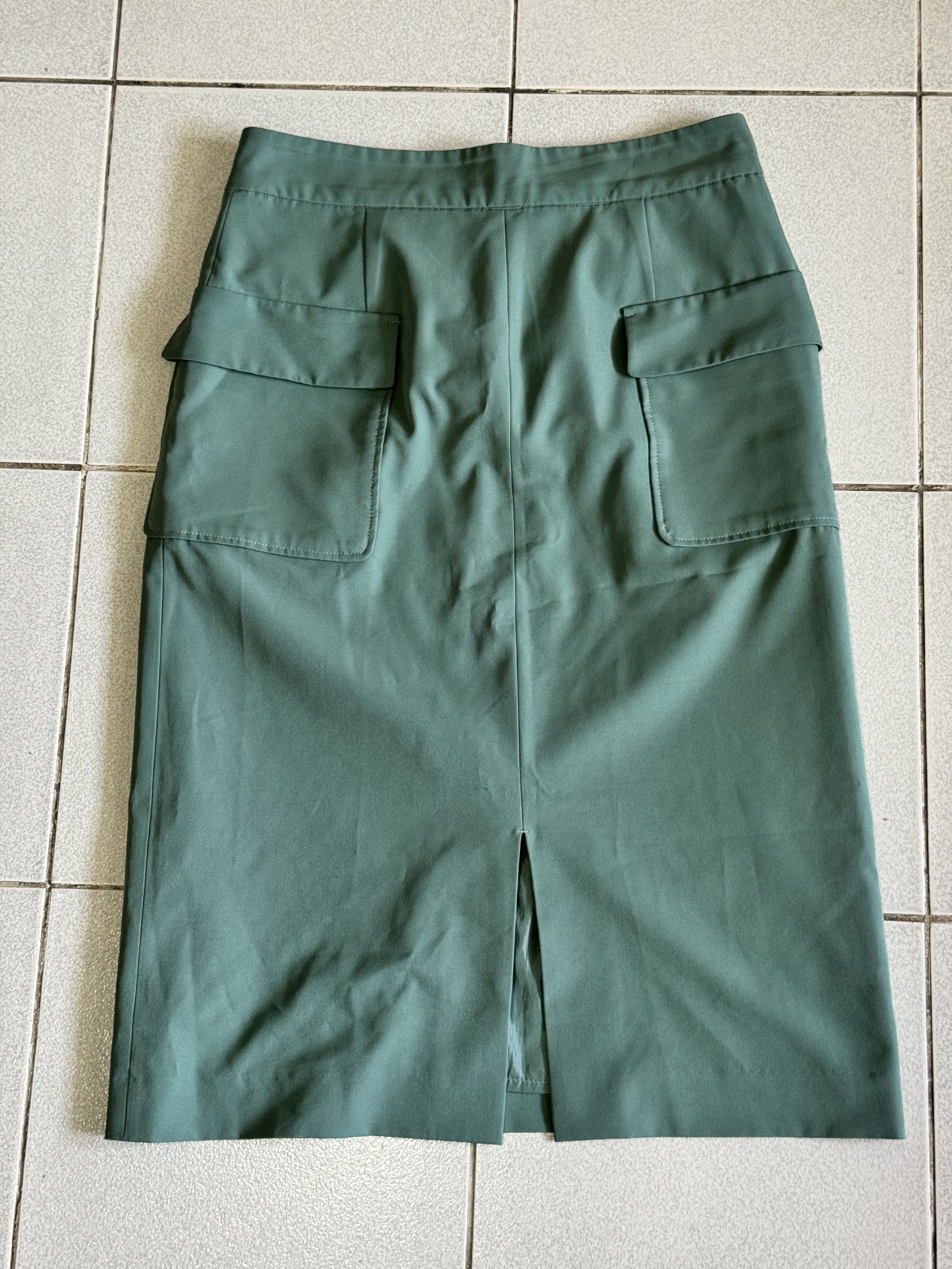Pocket Opaque Clip Green Skirt (Category: Skirts) located in Palayan City. Submitted by decluttering_2018 (Listing ID 1419601890, Image 2). Description: Bought in Japan used once.