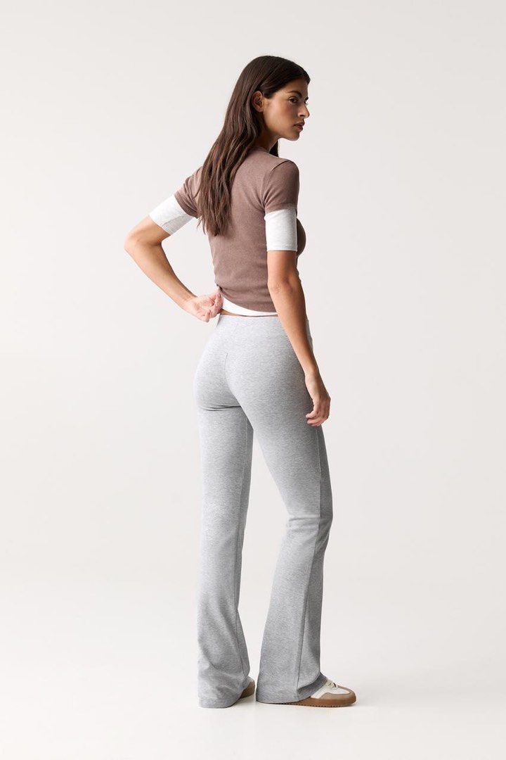 Pull&Bear Gray Flare Leggings XS (Category: Other Bottoms) located in Manila. Submitted by shop.declutter (Listing ID 1419668285, Image 2). Description: Xs on tag Flared leg Made of soft, comfortable material Versatile styling options.