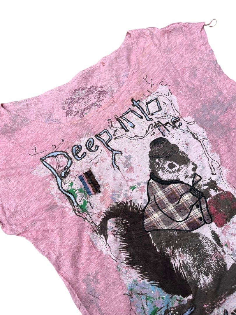 Rare EDC by ESPRIT Pink Graphic Top (Category: Others Tops) located in Davao. Submitted by wildhearts121 (Listing ID 1419669467, Image 3). Description: XS 18×25.5 Excellent Condition No Flaws.