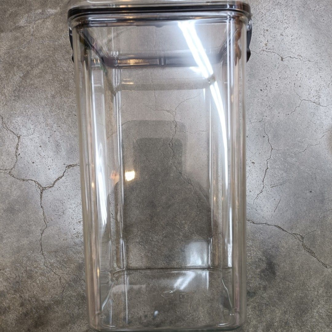Rectangle Storage Container (Category: Storage Boxes & Baskets) located in Singapore. Submitted by bearryfind (Listing ID 1419664484, Image 2). Description: •Details: - Clear rectangular storage container is perfect for organizing your pantry or storing various items - It features a secure black lid to keep contents fresh and protected - Great for both home and office use 📍 Meet-up: 1) Canberra or Khatib Mrt - $3 More Deposit Required as I'm spe
