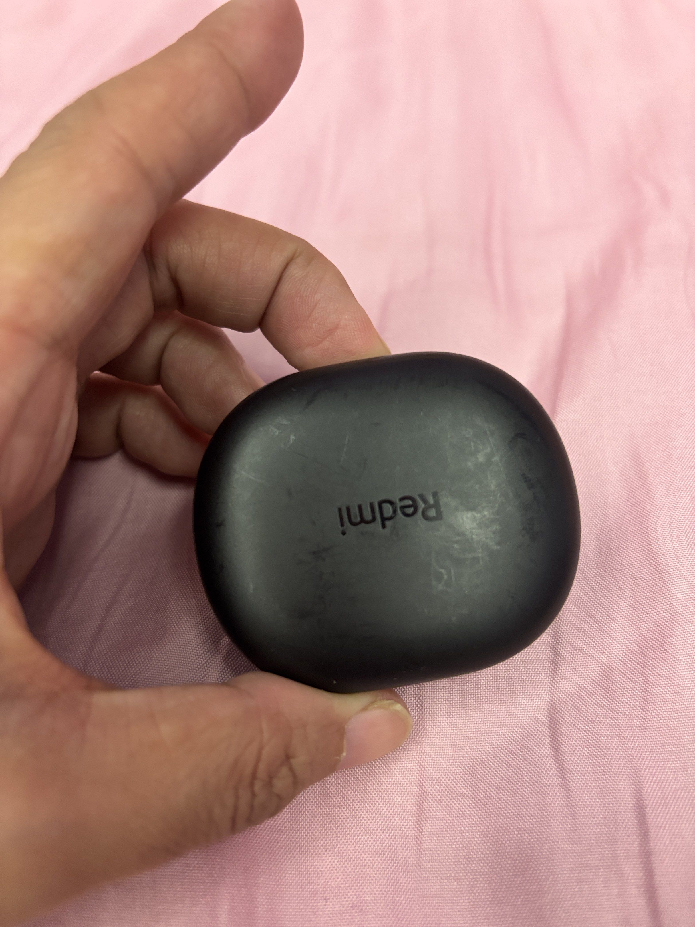 Redmi Earbuds (Category: Earphones) located in Taguig. Submitted by chippy12345 (Listing ID 1419629285, Image 1). Description: - Black Redmi earbuds - Oval-shaped charging case with Redmi logo - Stem design - original price at 800 - used but not abused.