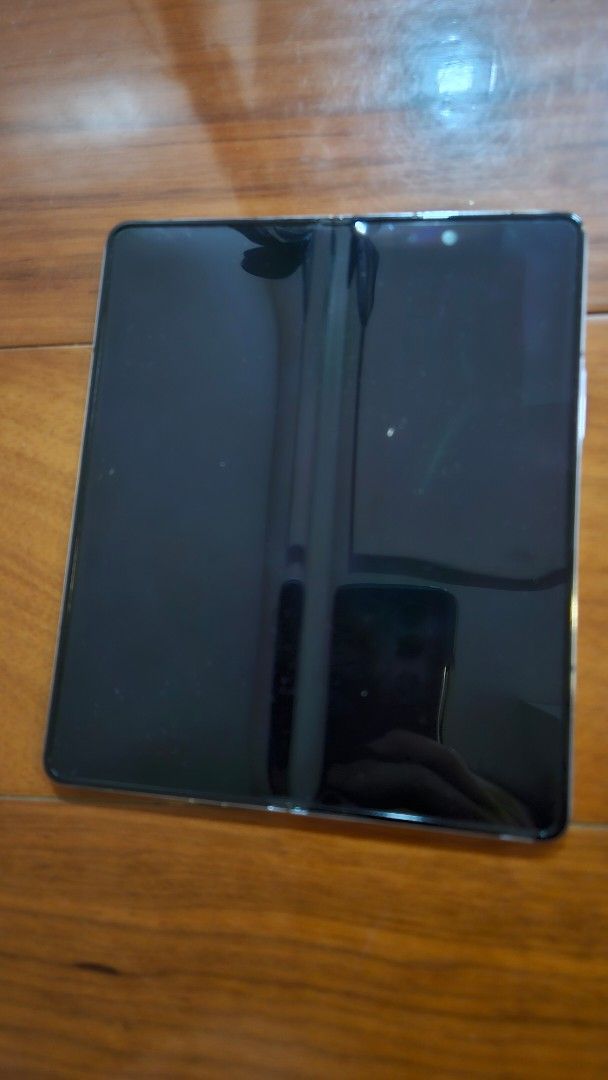 Samsung Galaxy Fold 5 part (Category: Samsung) located in Quezon City. Submitted by brigdog (Listing ID 1419608769, Image 3). Description: - Samsung foldable phone damaged part - Disassembled, showcasing internal components - Silver frame for Fold 5 damaged - Samsung logo present - this was taken out from a phone because of the damaged part .