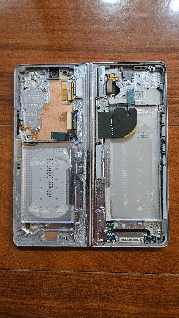 Samsung Galaxy Fold 5 part (Category: Samsung) located in Quezon City. Submitted by brigdog (Listing ID 1419608769, Image 2). Description: - Samsung foldable phone damaged part - Disassembled, showcasing internal components - Silver frame for Fold 5 damaged - Samsung logo present - this was taken out from a phone because of the damaged part .