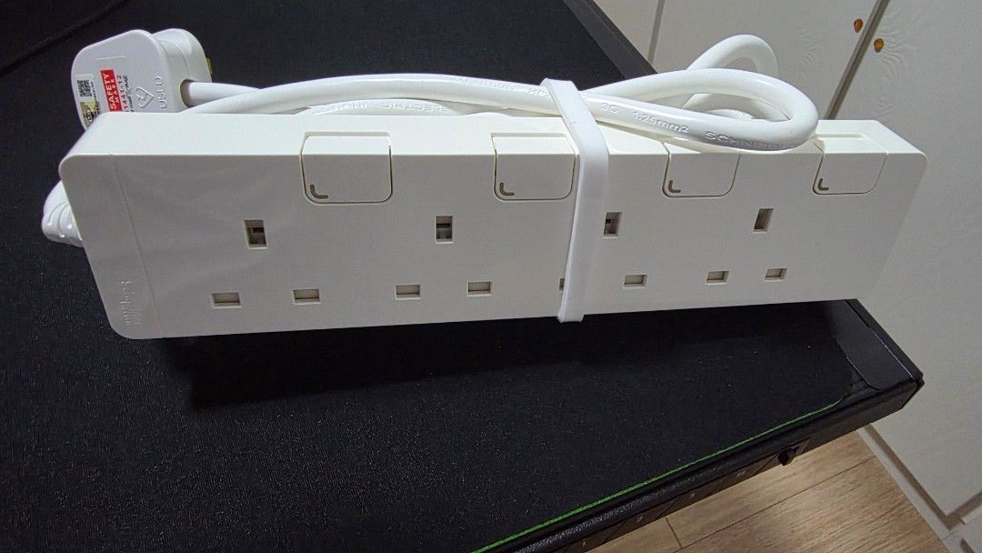 Schneider Electric AvatarOn Extend Trailing Socket 4 Gang, TV & Home ...