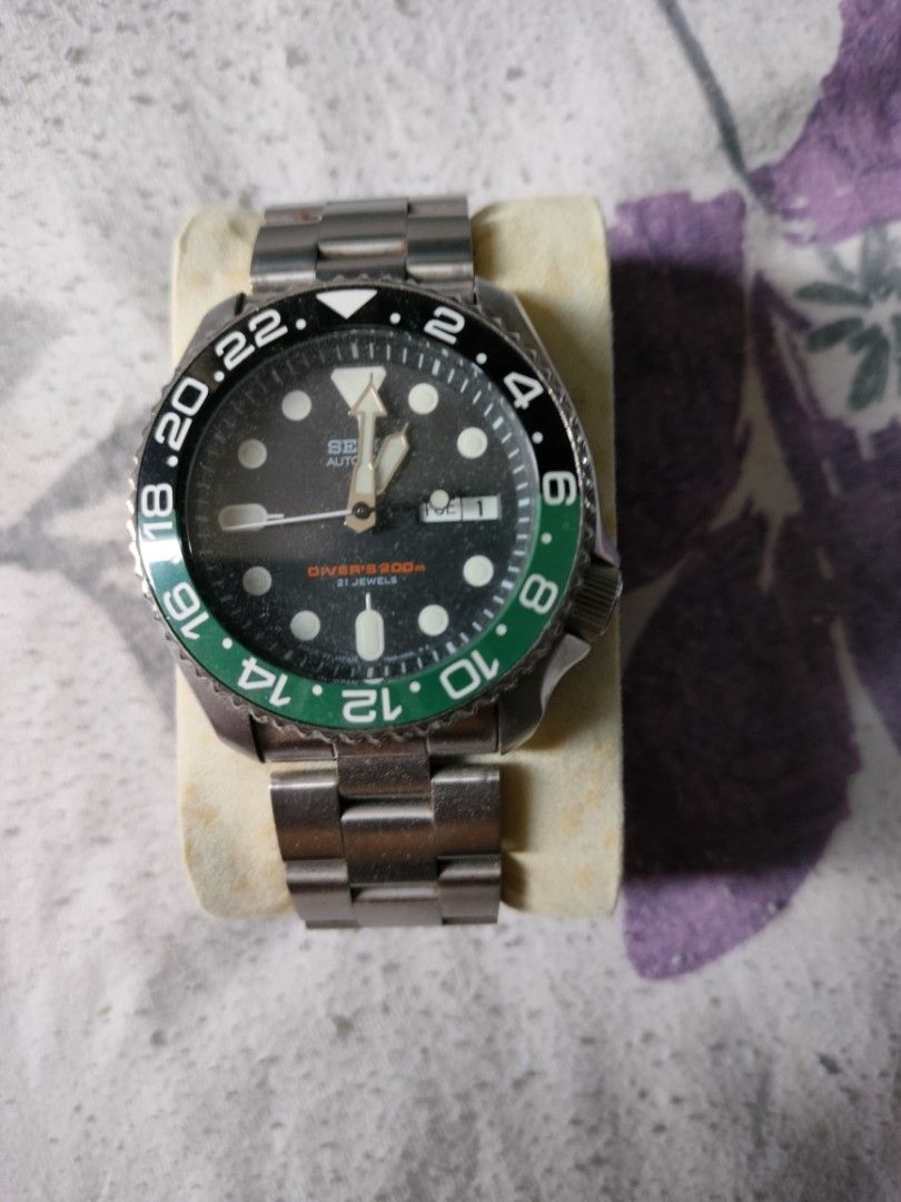 Seiko Automatic SKX 007 Watch (Category: Men's Watches) located in Quezon City. Submitted by dolf2017 (Listing ID 1419691984, Image 1). Description: - Seiko automatic watch - Black dial with luminous markers and hands - Green and black GMT bezel - Stainless steel bracelet with Seiko clasp - Day and date display - In good working condition.
