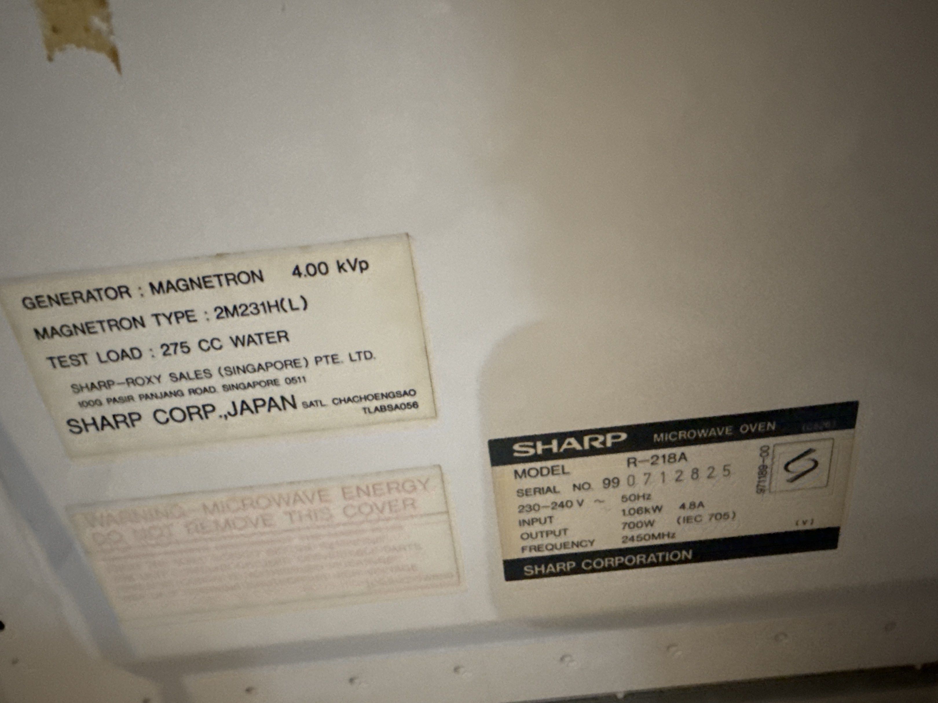 Sharp Microwave (Category: Other Kitchen Appliances) located in Singapore. Submitted by exhyphen (Listing ID 1419718712, Image 3). Description: SHARP Microwave Heavily used Working normally with the exception of the plate mechanism not functioning.