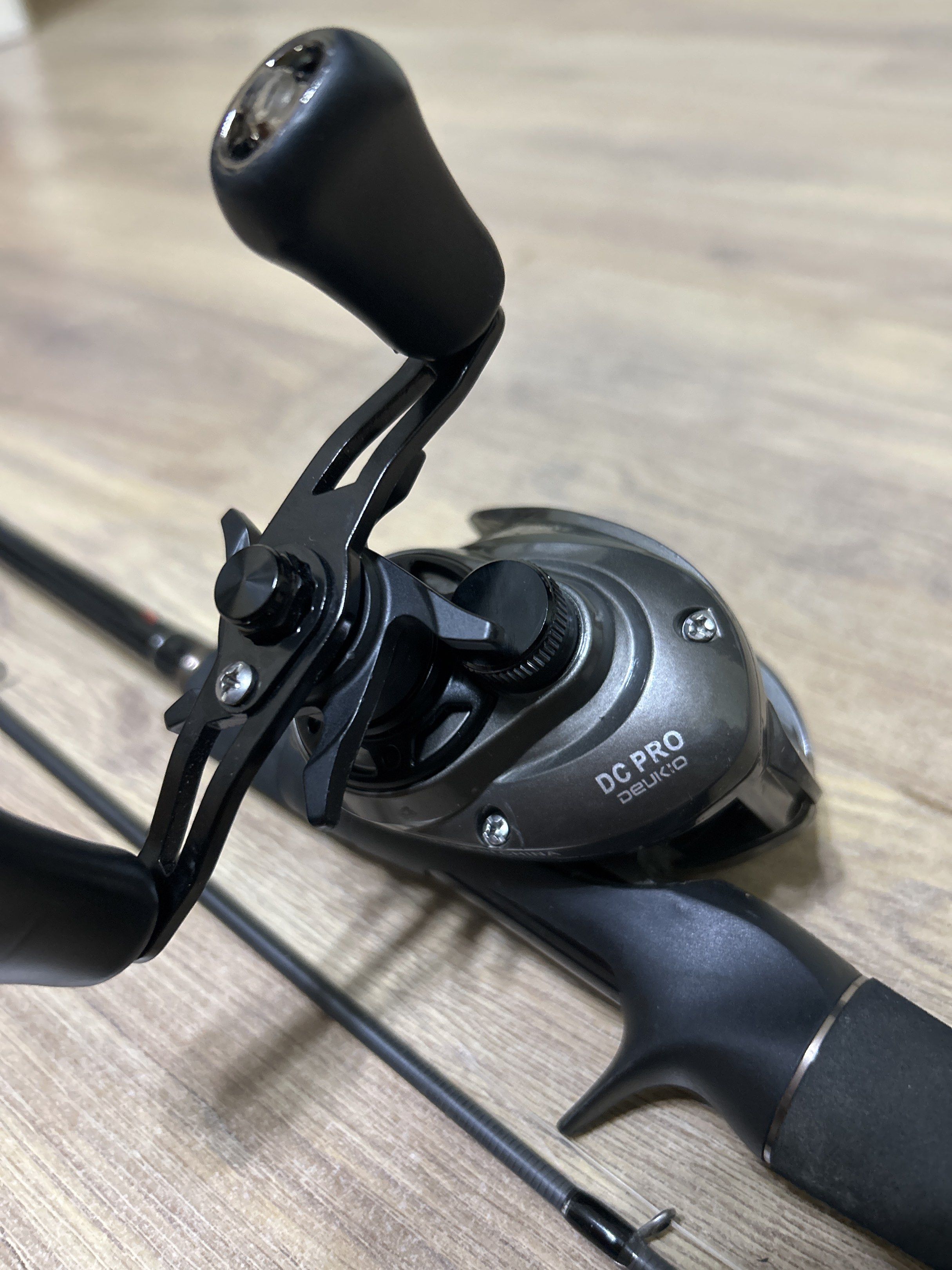 Bait casting setup dc (Category: Fishing) located in Singapore. Submitted by jview (Listing ID 1419709166, Image 2). Description: 6’9 long casting major craft rod 10/10 condi Deukio dc pro(digital brake system) 8/10 exterior 9.5/10 interior (service recently).