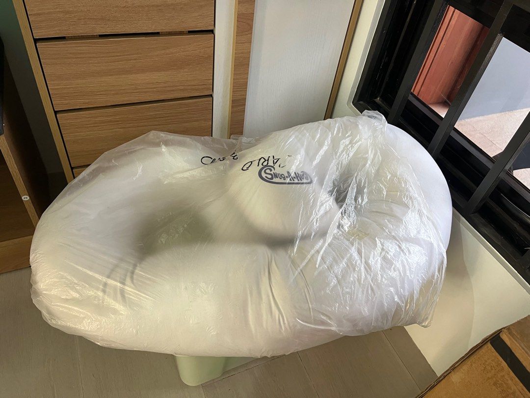 Snug-a-hug pillow (Category: Breastfeeding & Bottle Feeding) located in Quezon City. Submitted by kmbtab (Listing ID 1419667609, Image 1). Description: Snug-a-hug pillow for maternity and nursing use Item without pillowcase.