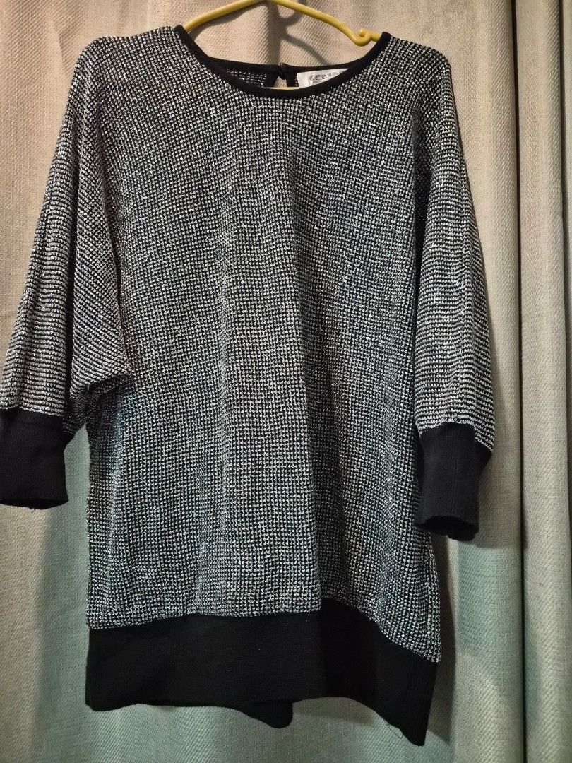 Sparkly blouse for casual event (Category: Longsleeves) located in Las Pinas. Submitted by prettychat (Listing ID 1419732714, Image 3). Description: - sparkling round neck 3/4 blouse - Black bottom hem - Textured fabric - Versatile style for sparkling glitz and glamour theme .
