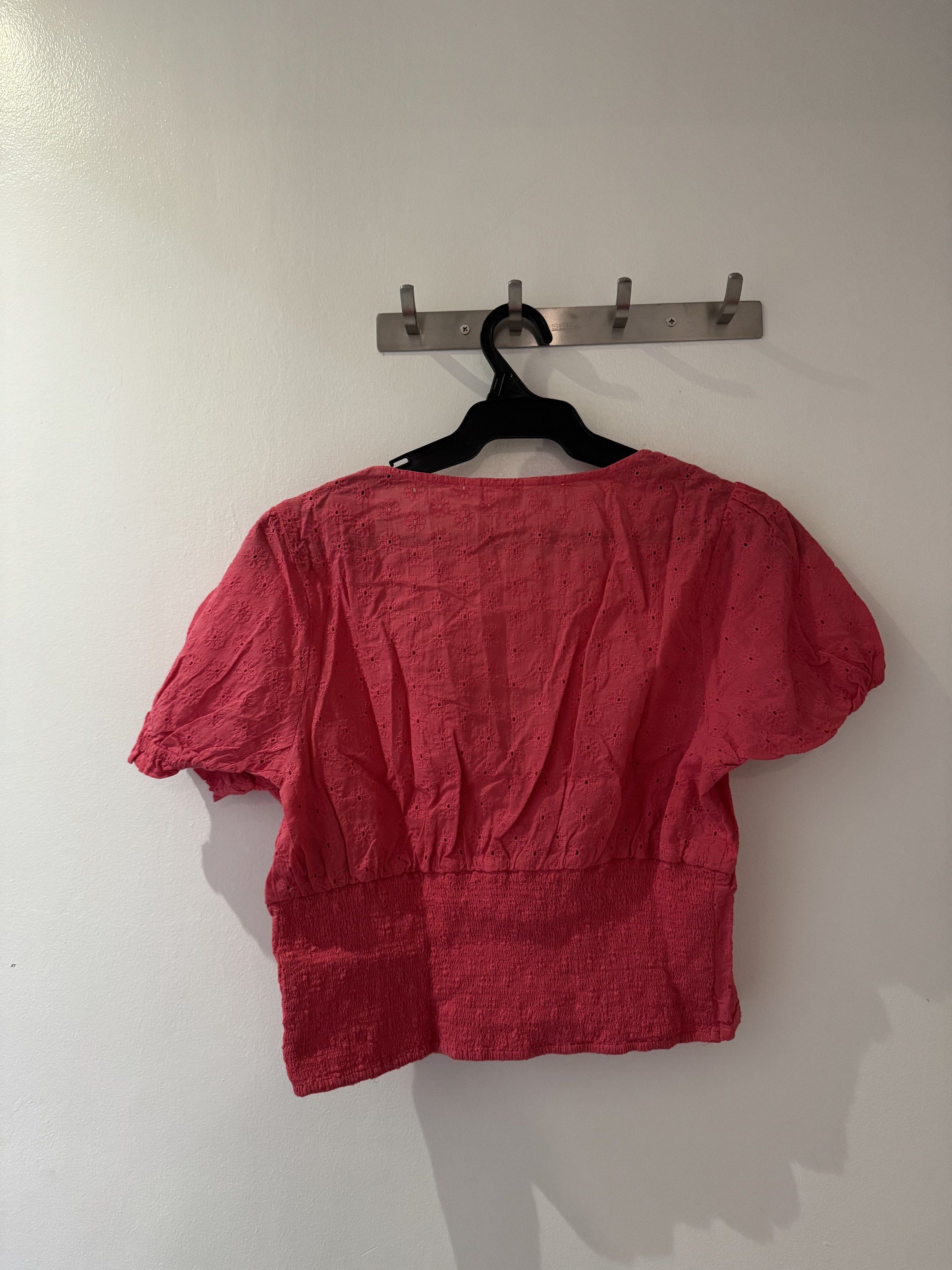 Springfield V-Neck Fuchsia Pink Top (Category: Blouses) located in Manila. Submitted by bridgetdrdo (Listing ID 1419605123, Image 3). Description: - Springfield red top - V-neckline - Short sleeves - Button closure - Fitted waist - Subtle floral pattern - Size 6 (USA).