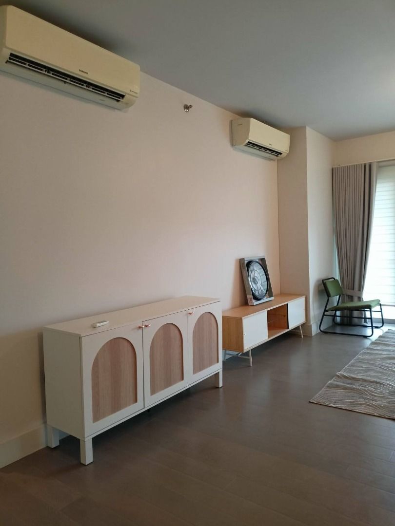 The Proscenium Residences 2 Bedroom for RENT (Category: Apartments & Condos) located in Makati City. Submitted by lemontreerealestateinc. (Listing ID 1419610365, Image 2). Description: PROPERTY CODE: CRD23200 🏢 The Proscenium Residences 📍 Rockwell Center, Makati City Unit Details: • 2 Bedrooms • 121 Square Meter • Furnished • 1 Parking Slot • Php 160,000 FOR INQUIRIES: 📞 +63 939 930 2858 📧 inquiry@lemontree.com.ph 🌐 www.lemontree.com.ph Disc