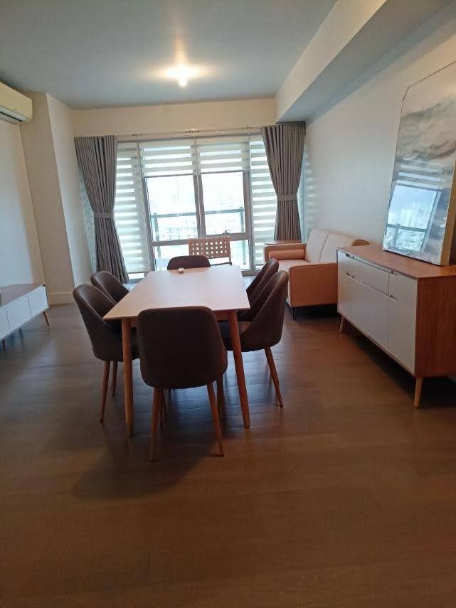 The Proscenium Residences 2 Bedrooms for RENT (Category: Apartments & Condos) located in Makati City. Submitted by lemontreerealestateinc. (Listing ID 1419610761, Image 2). Description: PROPERTY CODE: CRD23201 🏢 The Proscenium Residences 📍 Rockwell Center, Makati City Unit Details: • 2 Bedrooms • 121 Square Meter • Furnished • 1 Parking Slot • Php 160,000 FOR INQUIRIES: 📞 +63 939 930 2858 📧 inquiry@lemontree.com.ph 🌐 www.lemontree.com.ph Dis