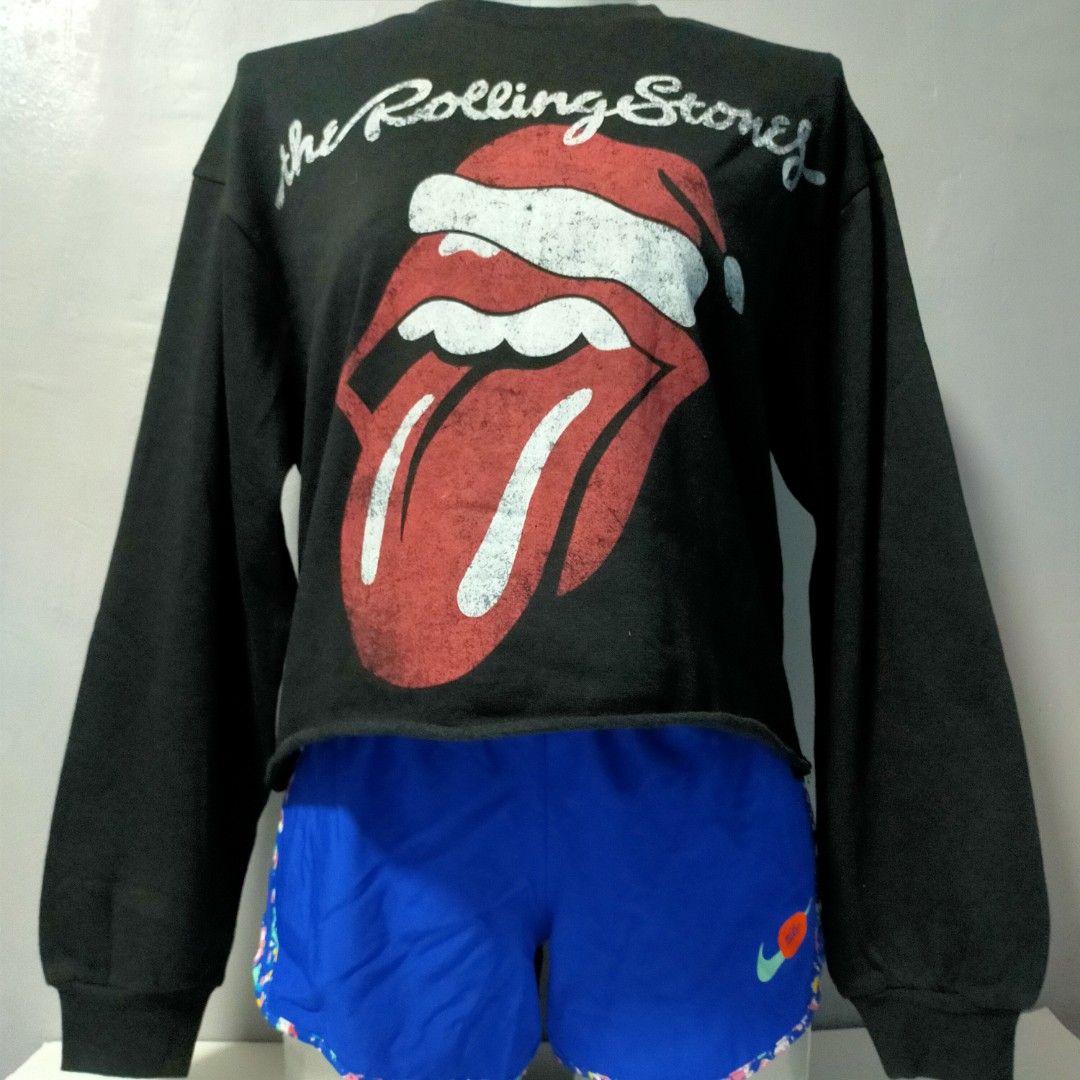 The Rolling Stones Cropped Sweatshirt (M) (Category: Longsleeves) located in Cainta. Submitted by nkkn.ca.us (Listing ID 1419713425, Image 1). Description: - The Rolling Stones cropped sweatshirt. - Features a Santa hat design. - Size: Medium - Brand new with tag .