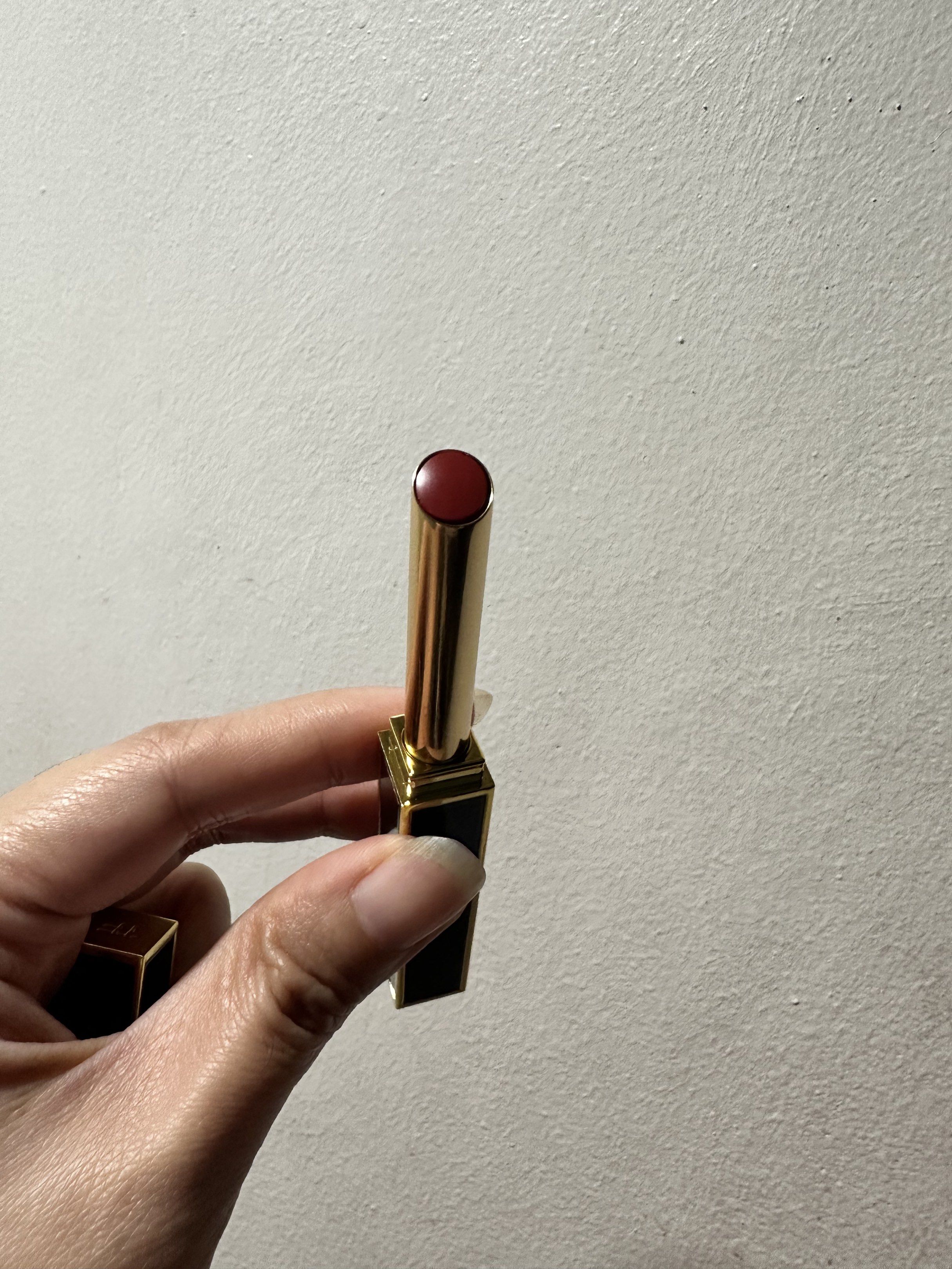 Tom Ford Slim Lip - Scarlet Rouge (Category: Makeup) located in Caloocan City. Submitted by effervescent_ (Listing ID 1419696985, Image 1). Description: - Tom Ford Slim Lip Color Shine - Shade: 16 Scarlet Rouge - Manufacturing Date: 01/2024 - Brand New Rfs: got the wrong shade of red. .